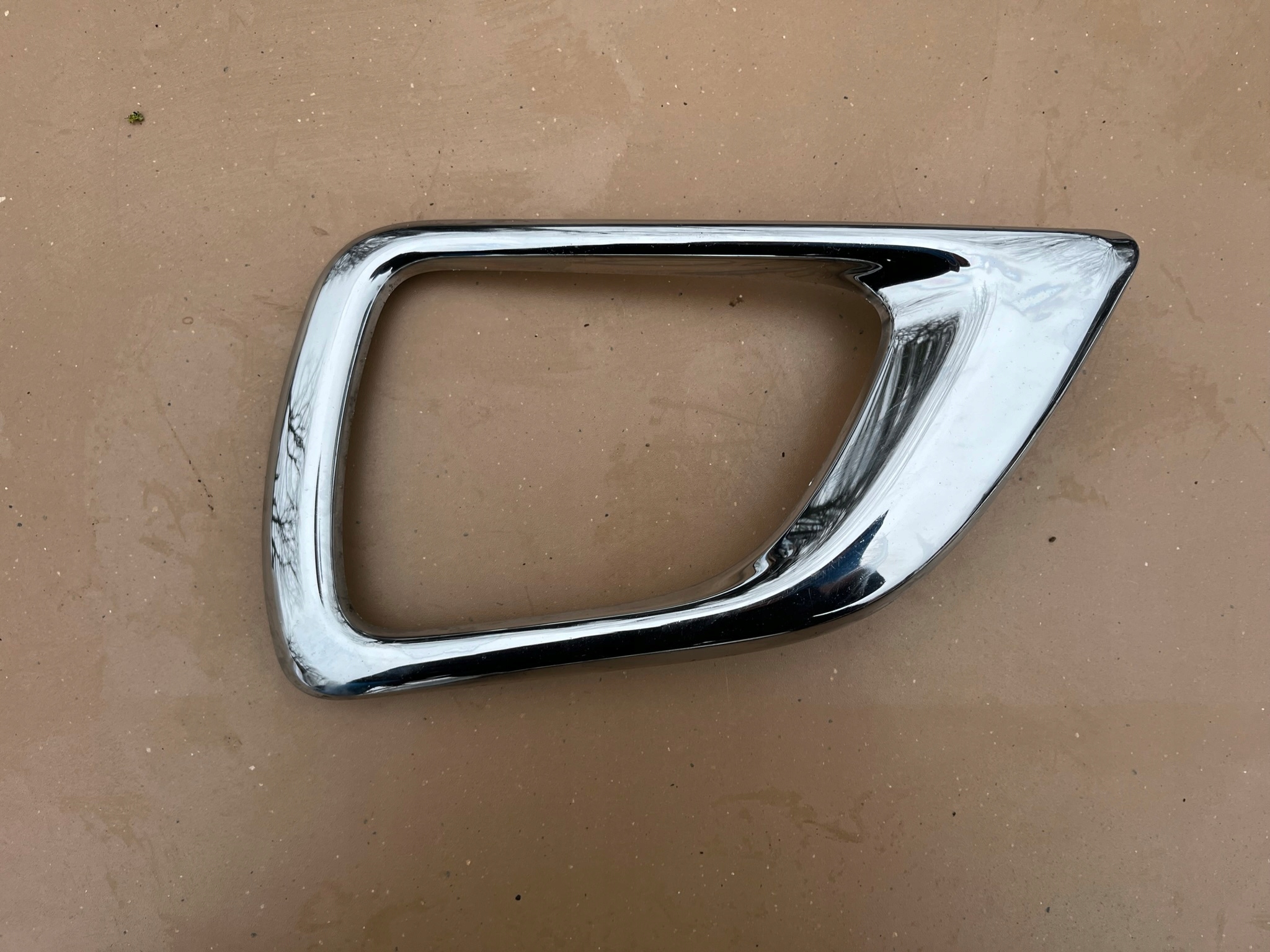 622564KJ0A - NISSAN NAVARA NP300 РЕШЕТКА ГАЛОГЕННАЯ ПРАВАЯ ХРОМ