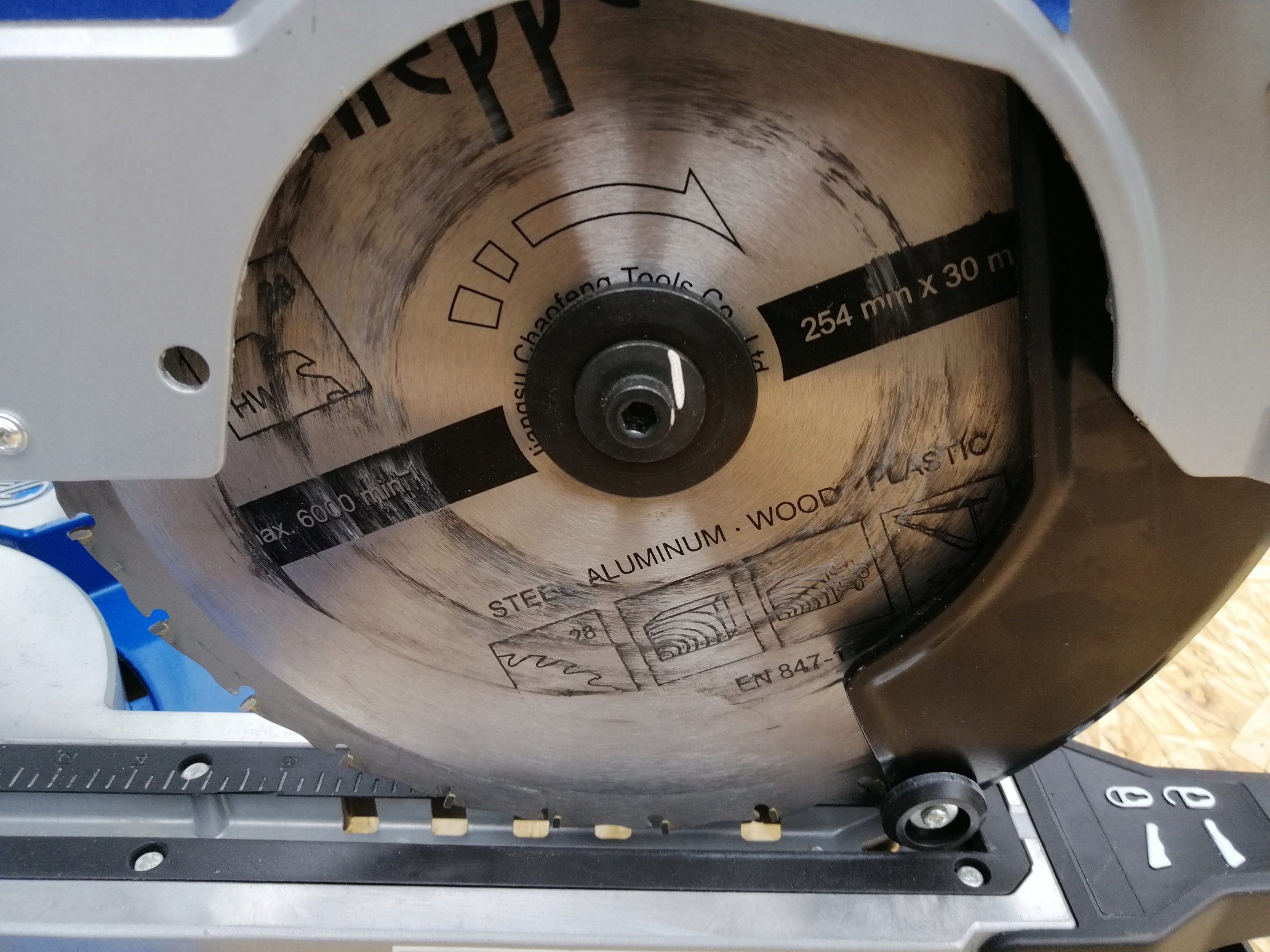 UKOŚNICA Z POSUWEM SCHEPPACH HM110MP 2 biegi 2000W Średnica otworu piły 30 mm