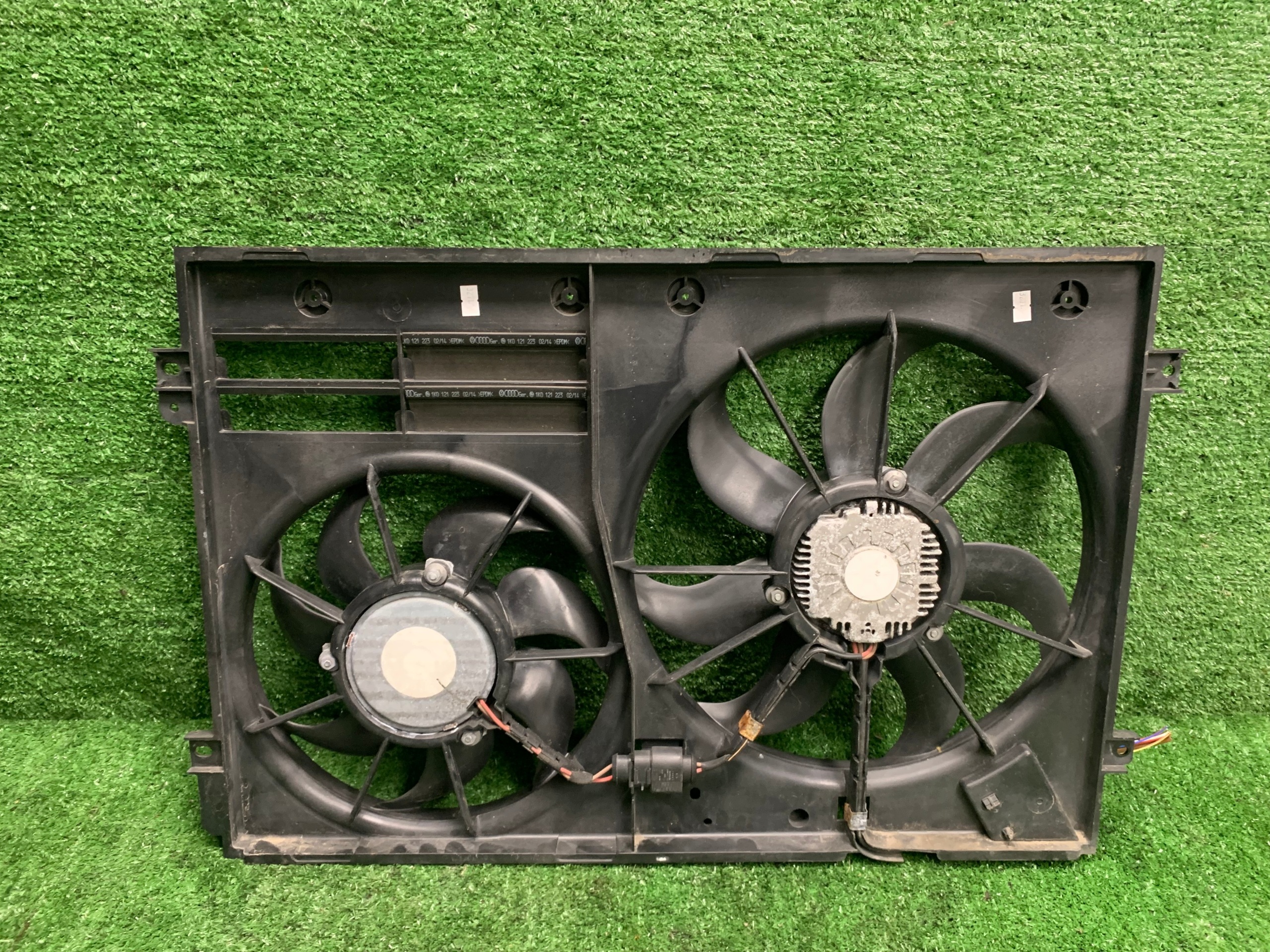 AUDI A4 B8 S-LINE 2.0 TFSI ventilátor chladiče 1K0121207BC