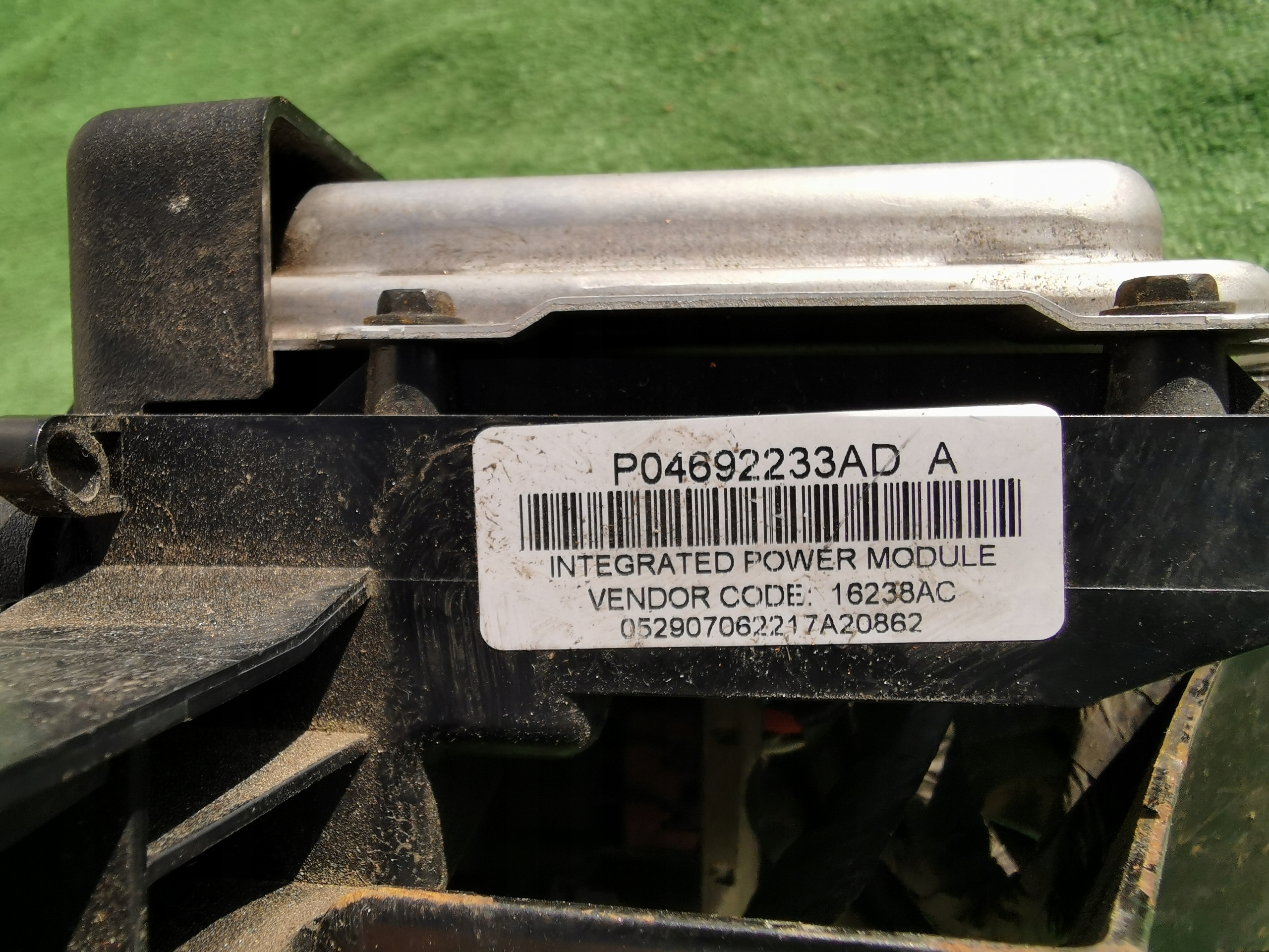 блок коробка предохранителей CHRYSLER 300C 3.0 P04692233AD