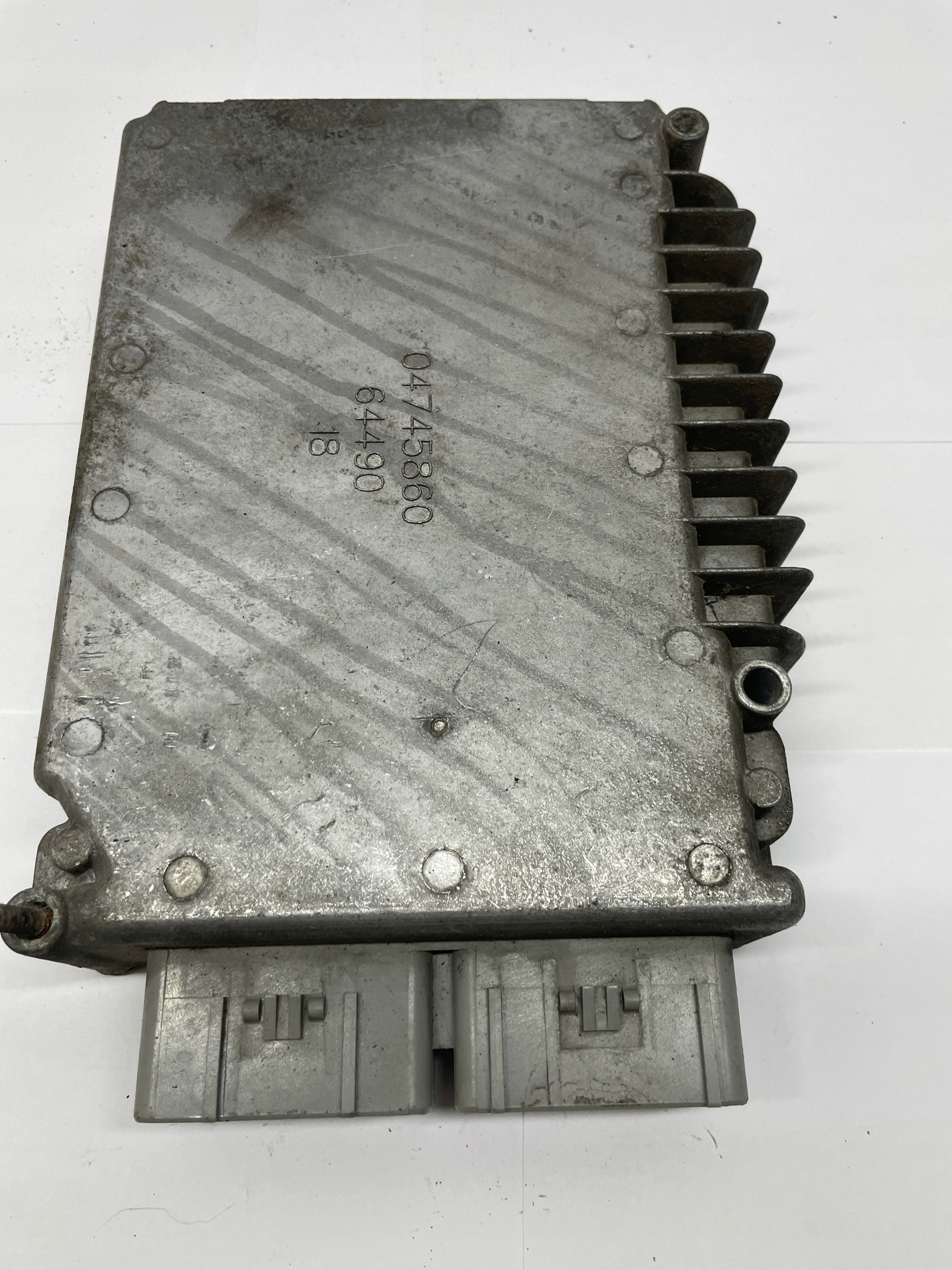 computer control unit of the engine Chrysler OE 04745860