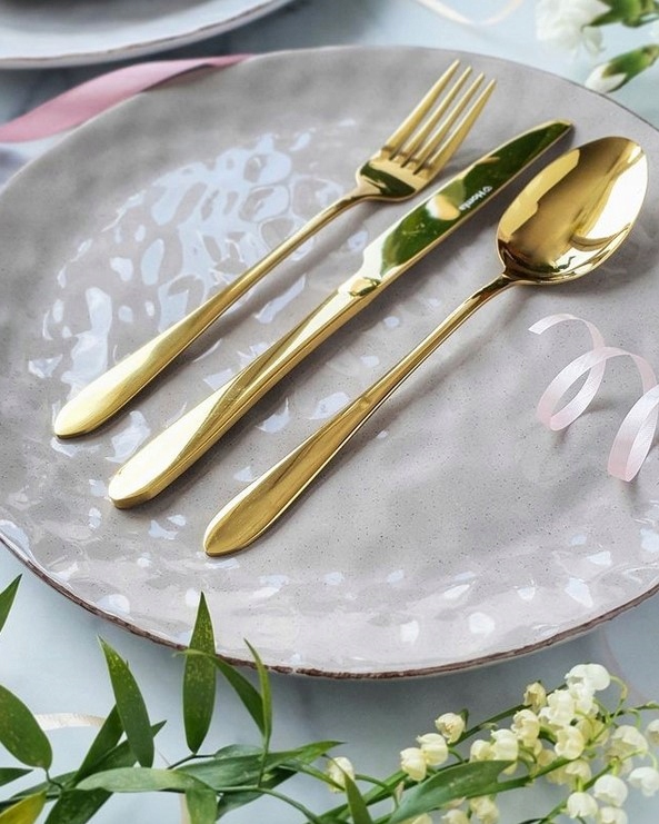 Złote Sztućce 4 sztuki 4 elementy Homla zestaw dla 1 osoby Marka Homla