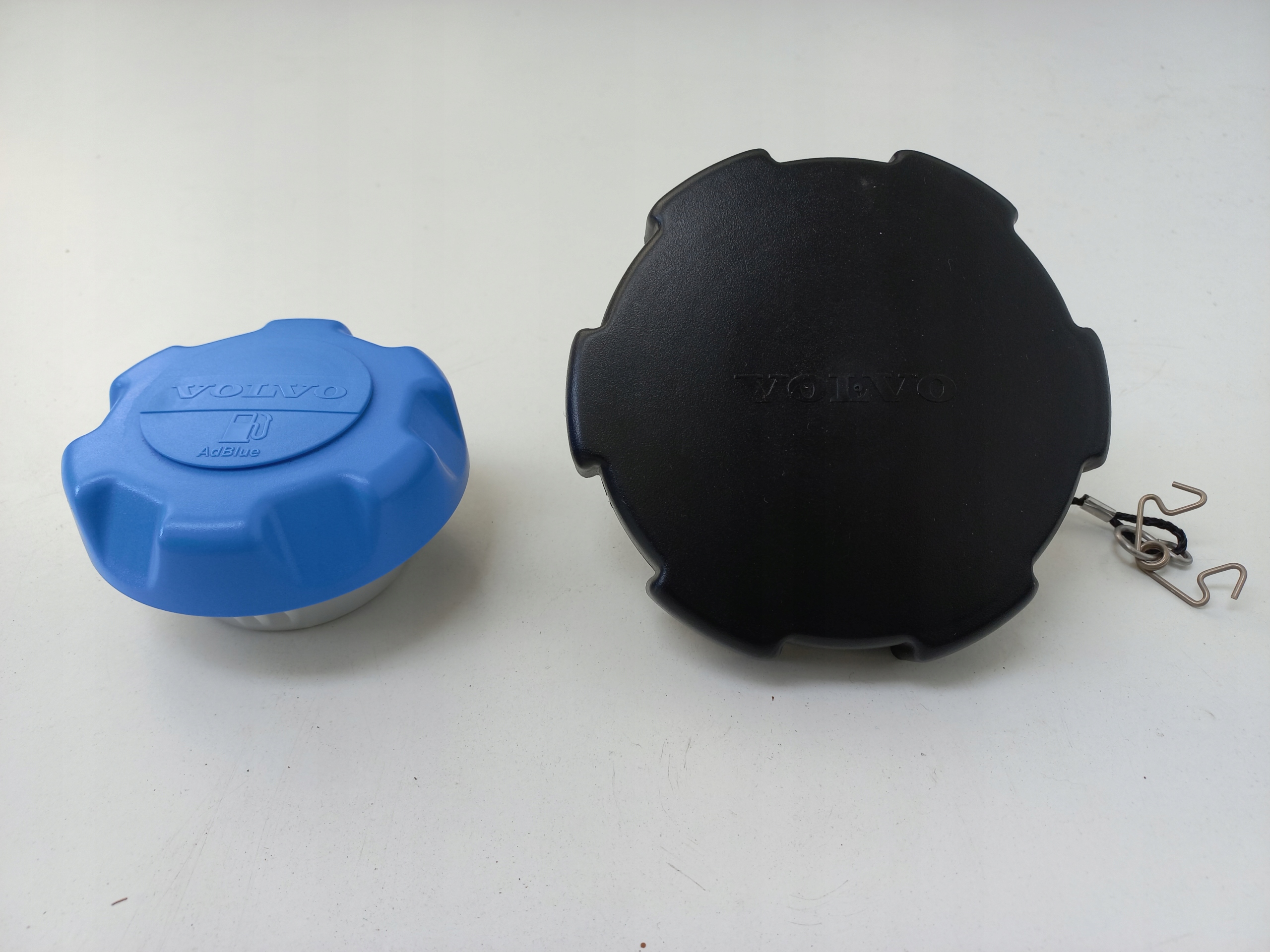 NOWY ORYGINAŁ KOREK WLEWU PALIWA + KOREK ADBLUE RENAULT PREMIUM DXI MAGNUM Producent części Volvo OE