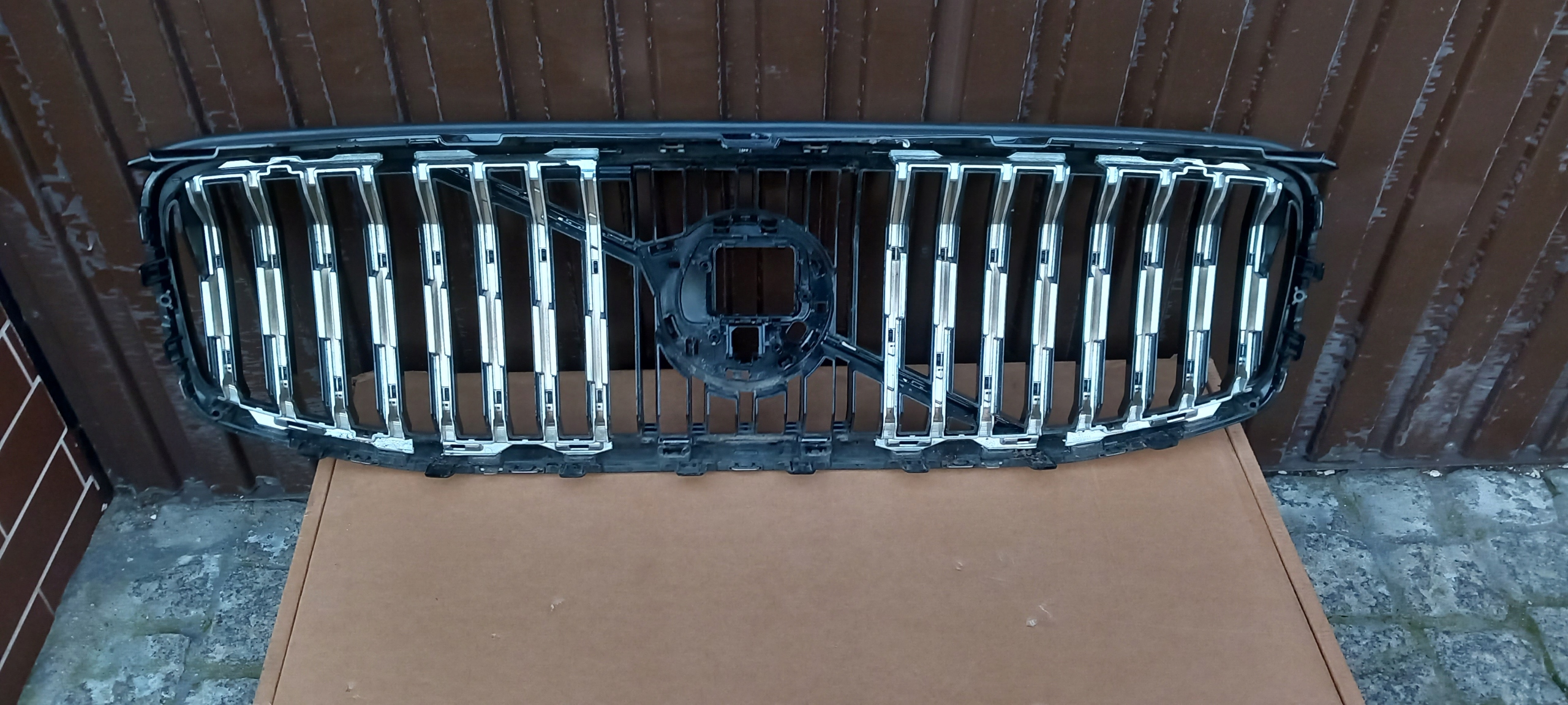 32291019 volvo XC60 II рестайлинг решетка радиатора передний PLUS Bright