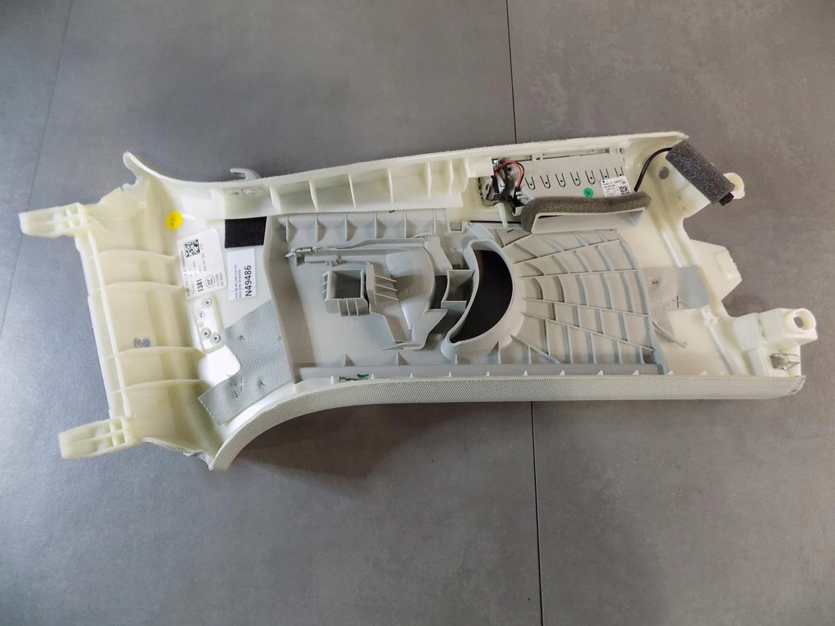 AUDI A8 4N cover SLUPKA left 4N0867239