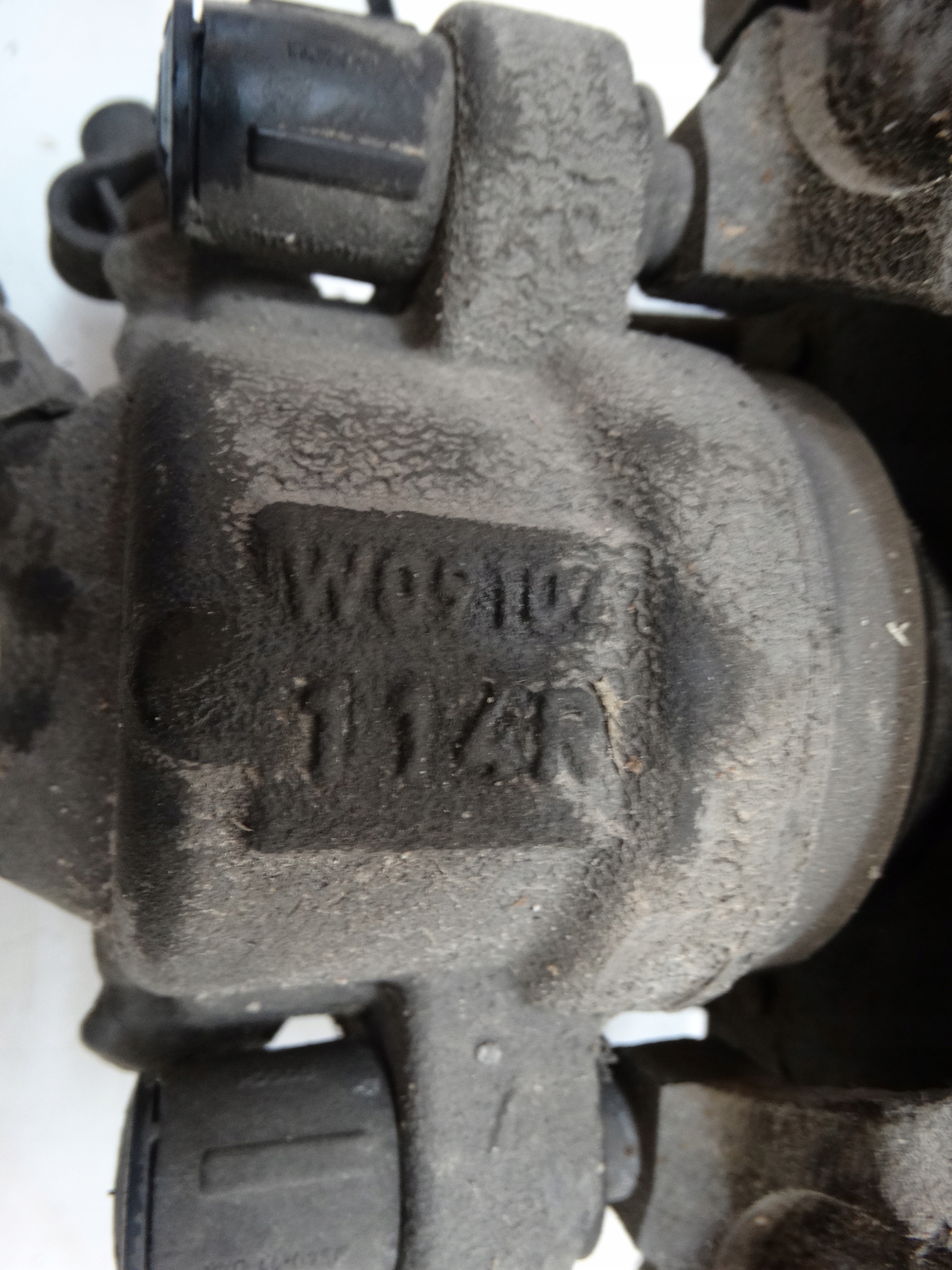 caliper brake left front BMW 1 F20 2.0D 2013R. 6850649
