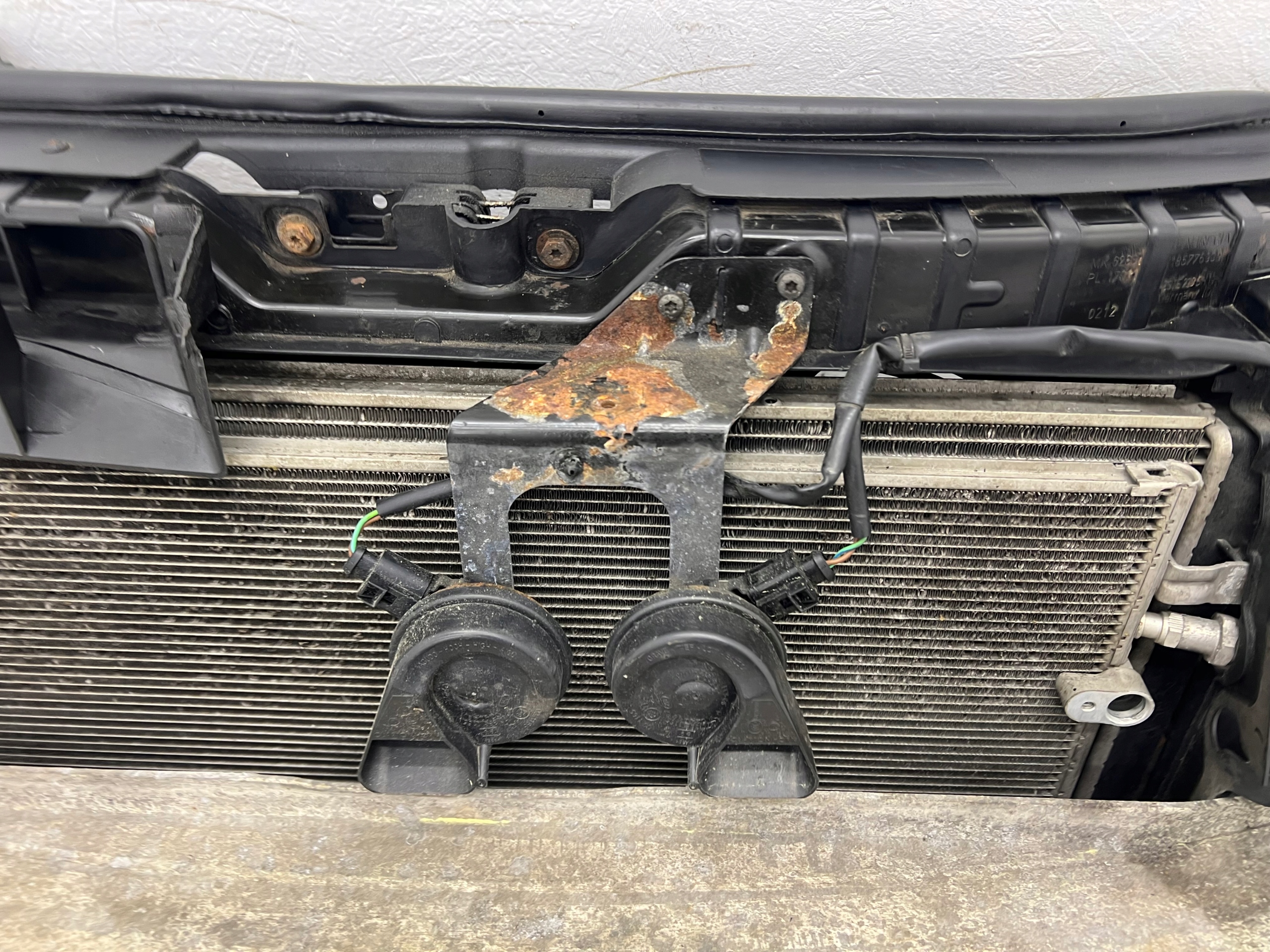support panel for radiators radiator fan AUDI A6 C6 LIFT 2.0 TDI AUTOMAT