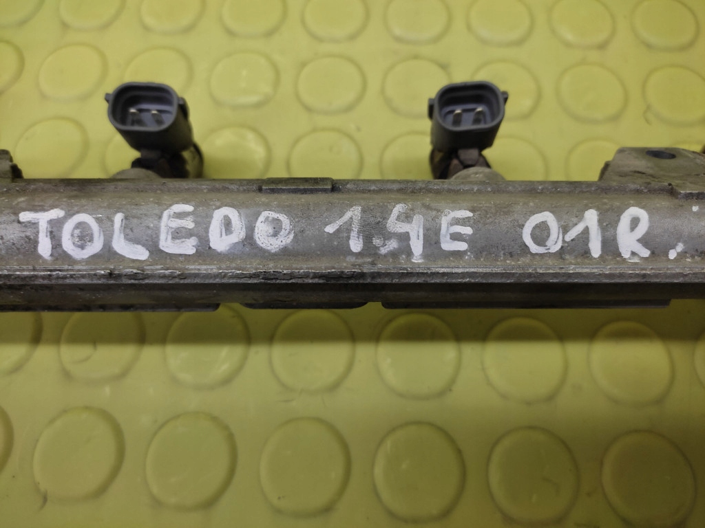 SEAT TOLEDO II 1.4 Rampe injection Injecteurs 036133319