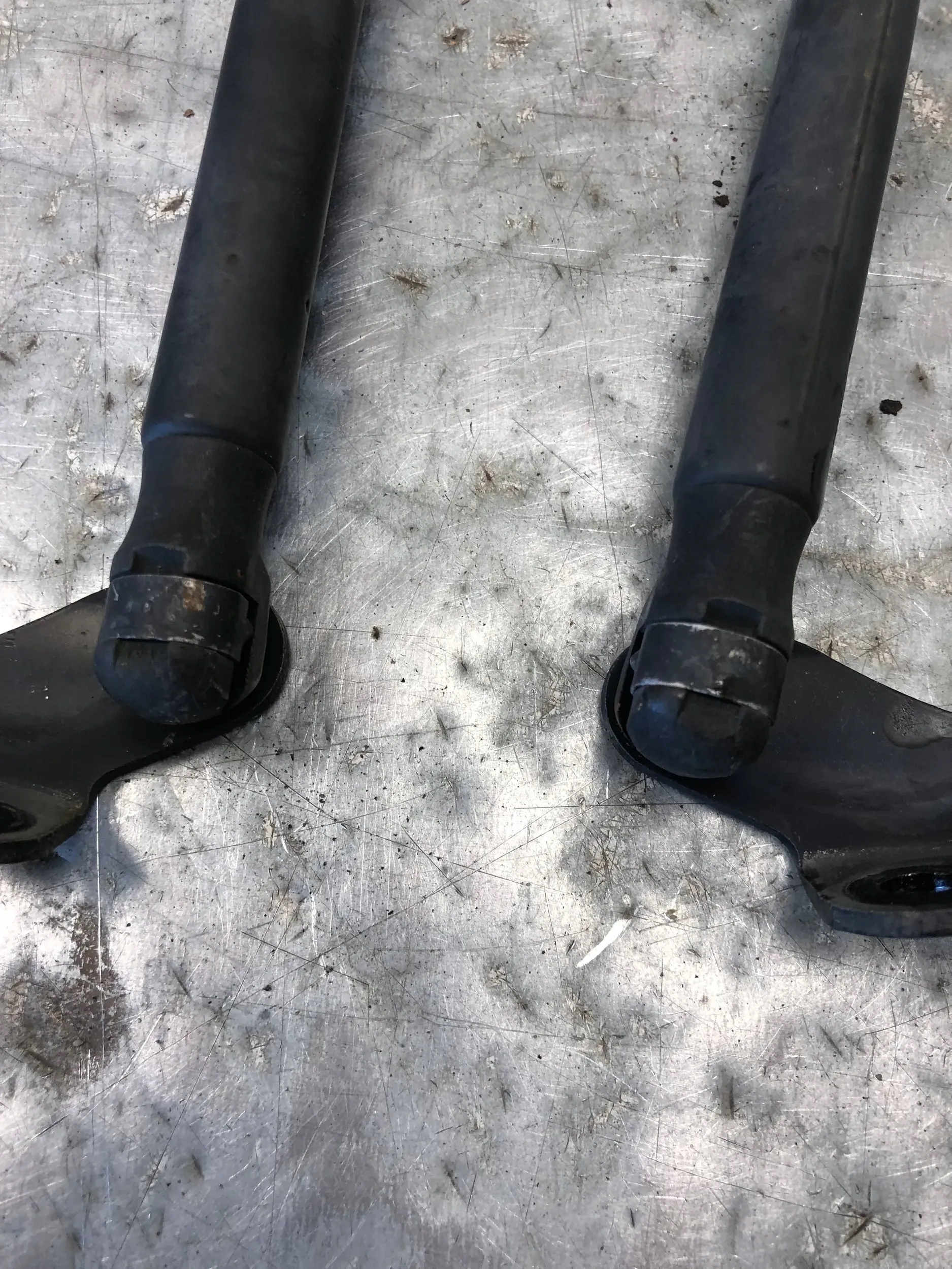 SILOWNIKI bonnet boot SUZUKI SWIFT MK6 3439TZ 1965TI