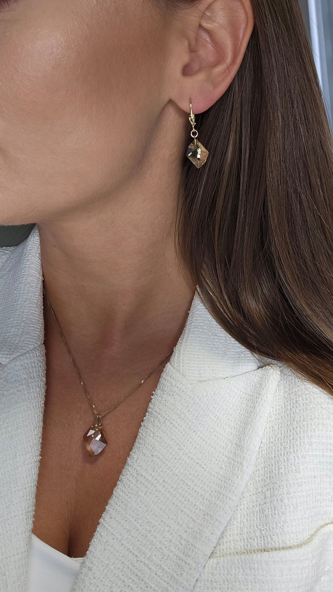 Złota zawieszka z kryształem Golden Shadow pr. 585 Materiał złoto