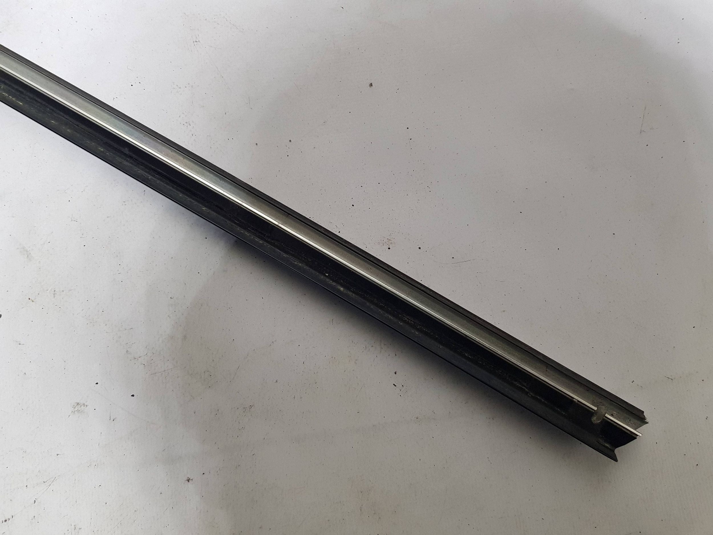 moulding door dust CHROM left front MERCEDES CLK W209 C209