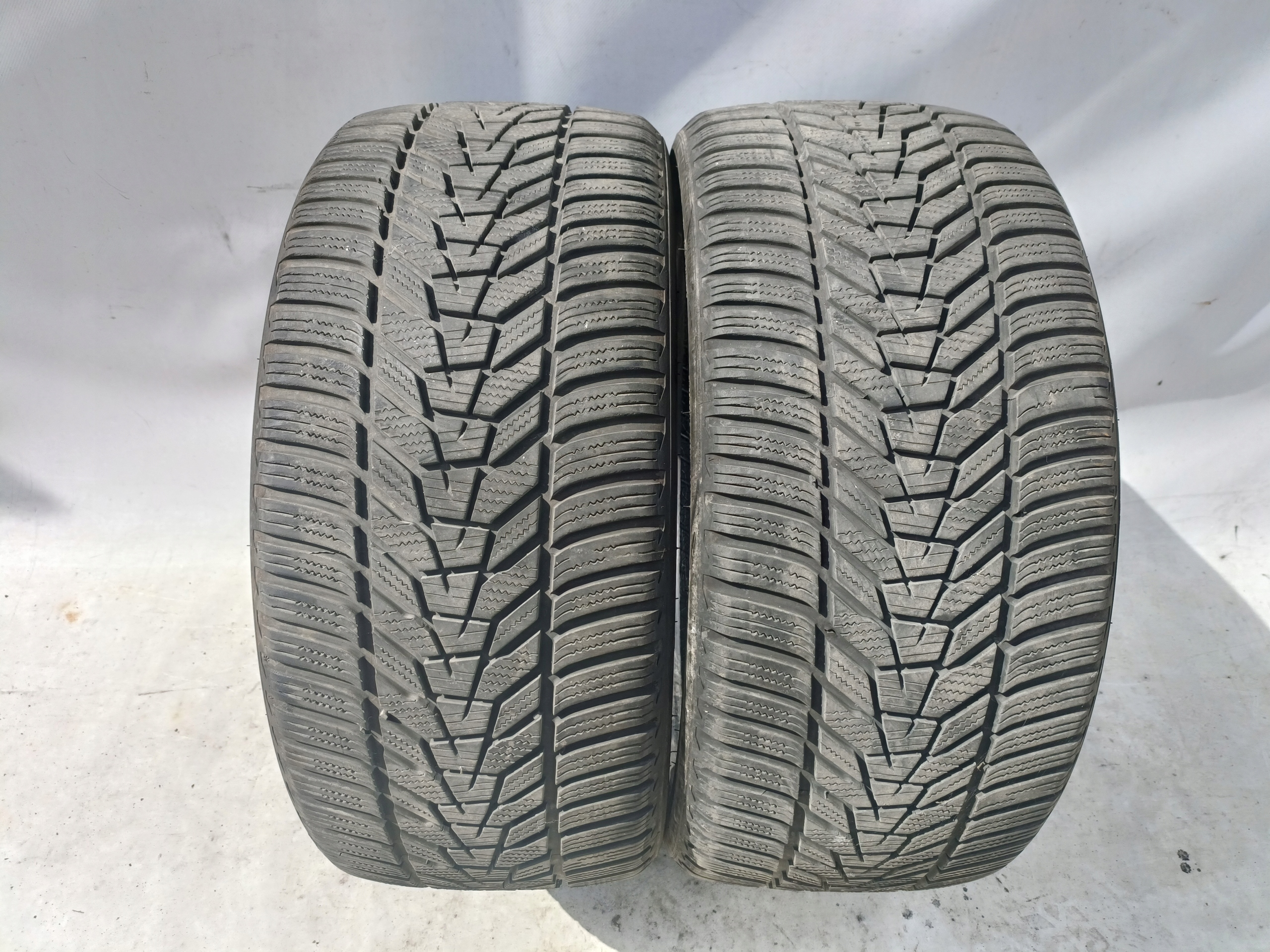 HANKOOK WINTER ICEPT EV0 3235/35 R19 7.83MM 2021R