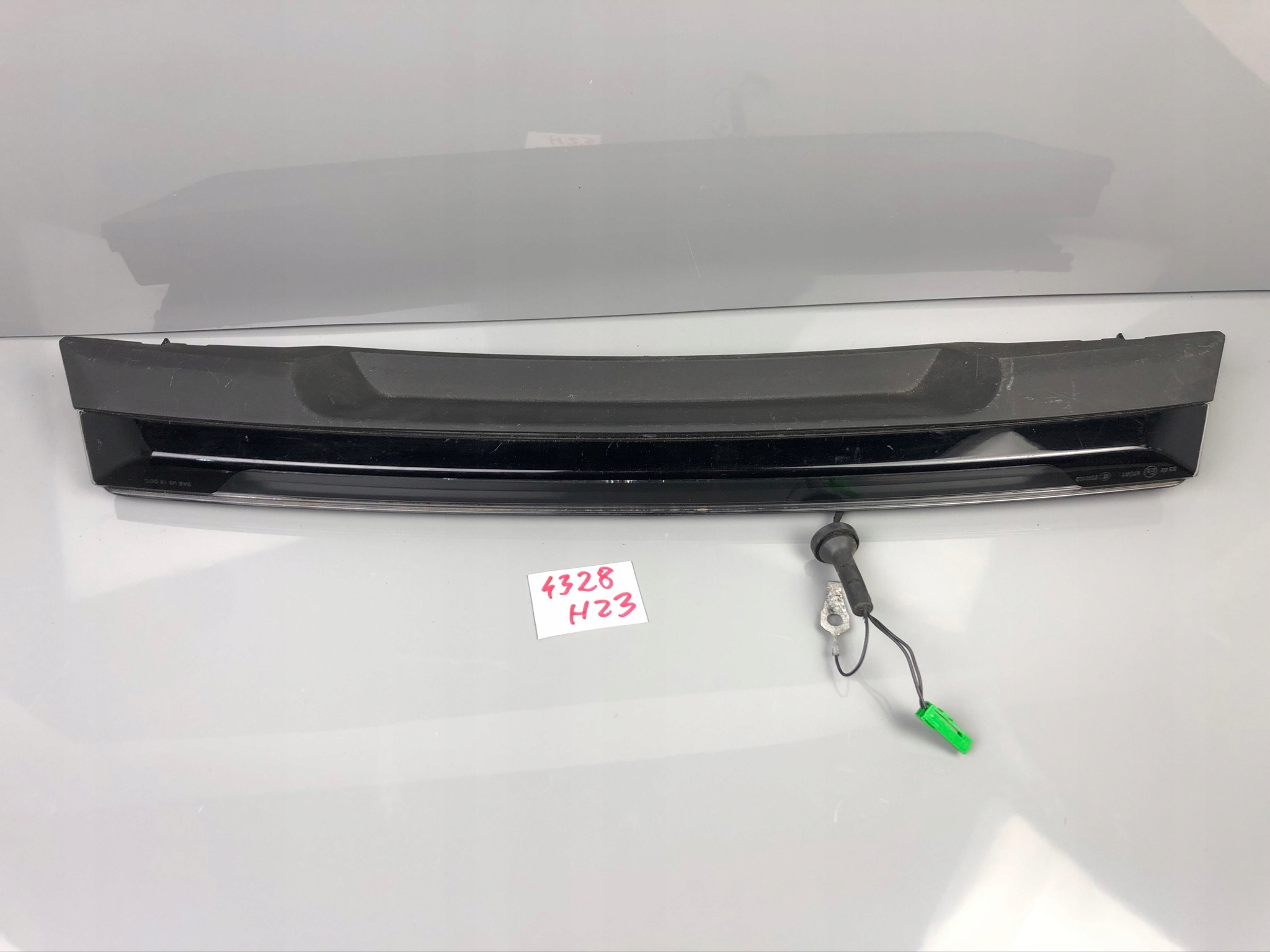 TRZECIE light STOP VOLVO V60 II 31468198