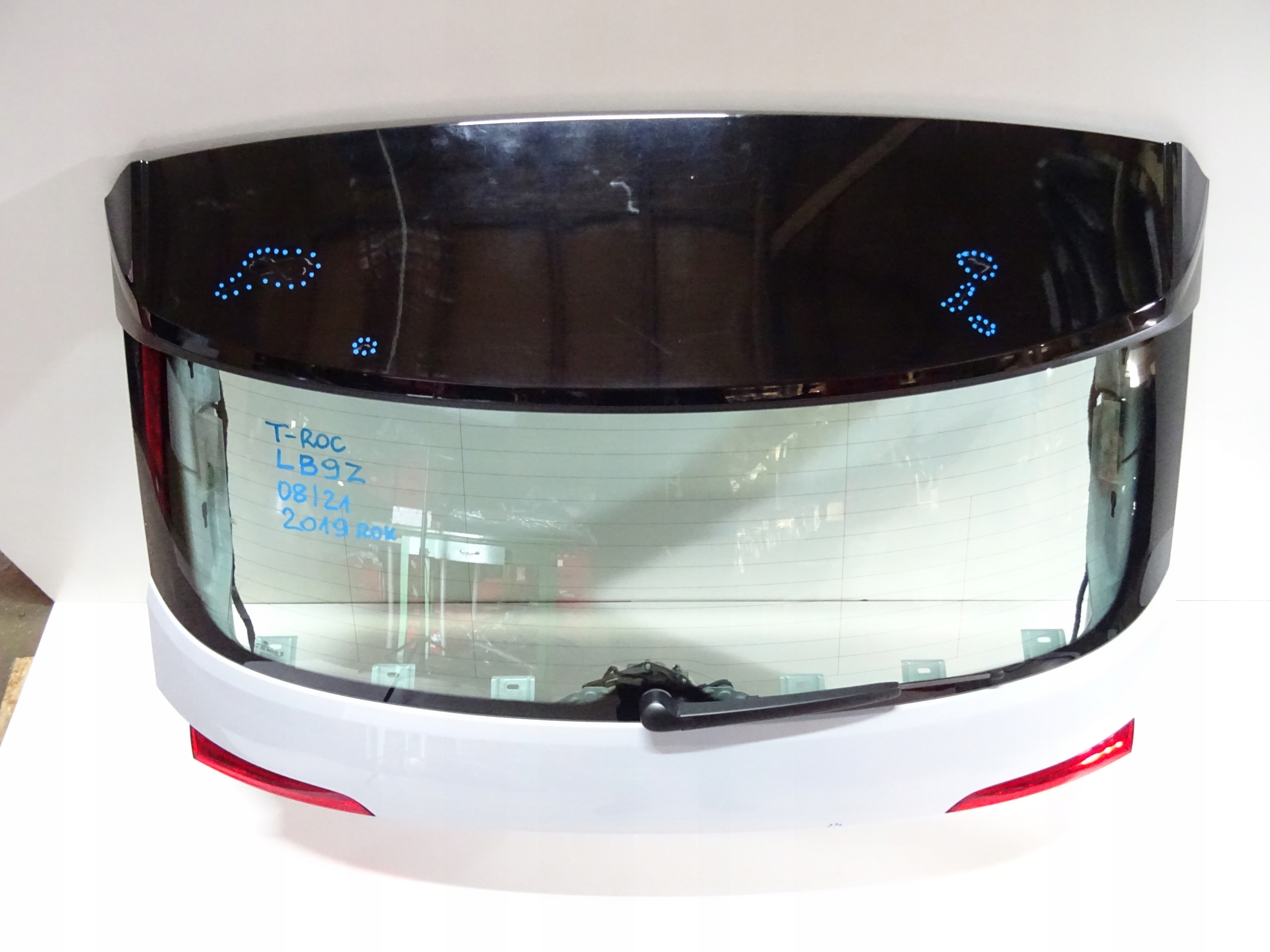 VW T-ROC KLAPA BAGAŻNIKA KOD LAKIERU LB9Z 2019 ROK Producent części Toyota OE