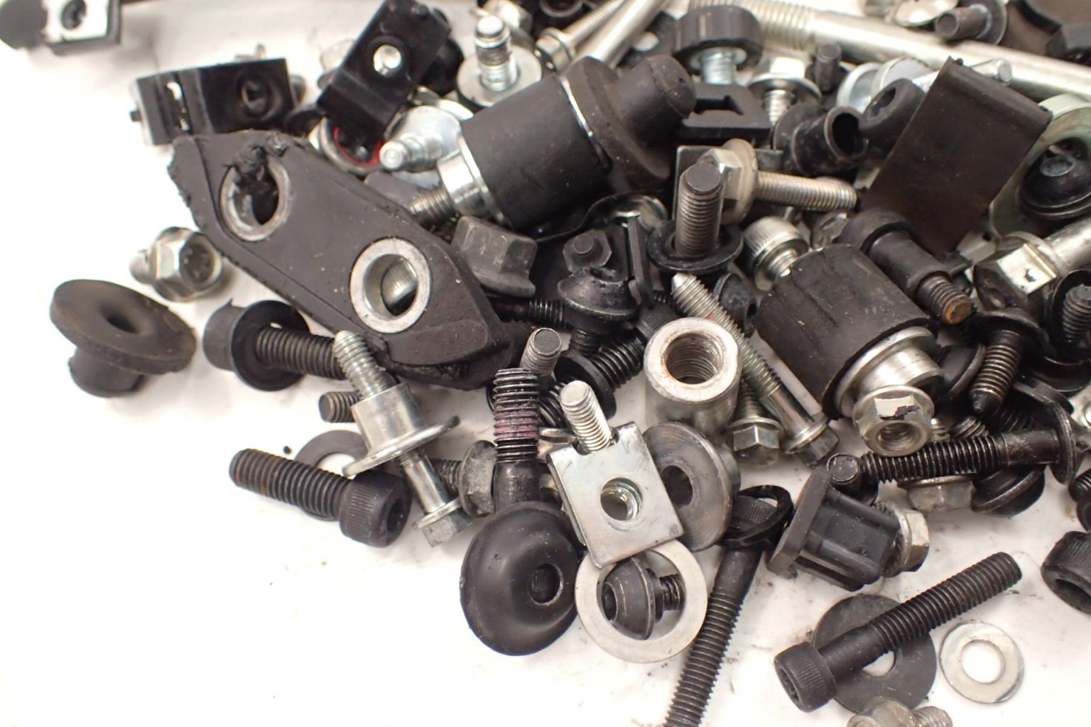 KTM Duke 125 21- Śruby z demontażu Producent KTM OE