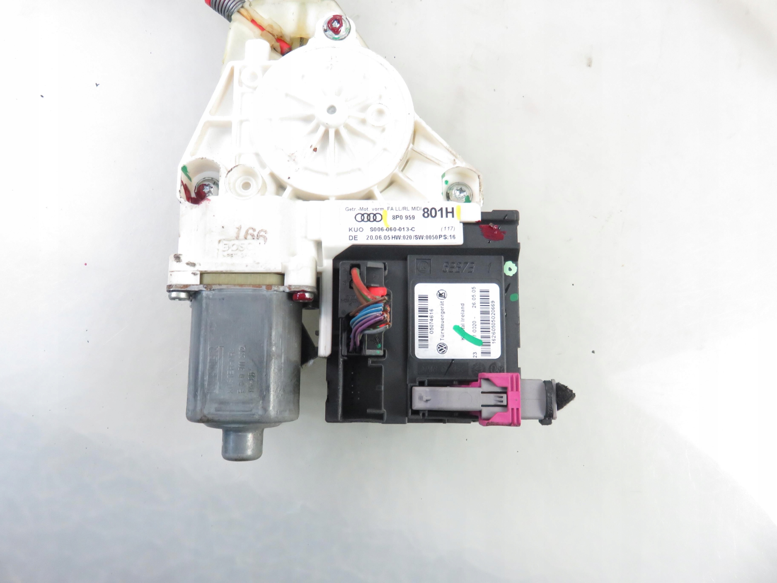 PODNOŚNIK SZYBY LEWY PRZEDNI 3D AUDI A3 (8P1) 8P0959801H Typ samochodu Samochody osobowe