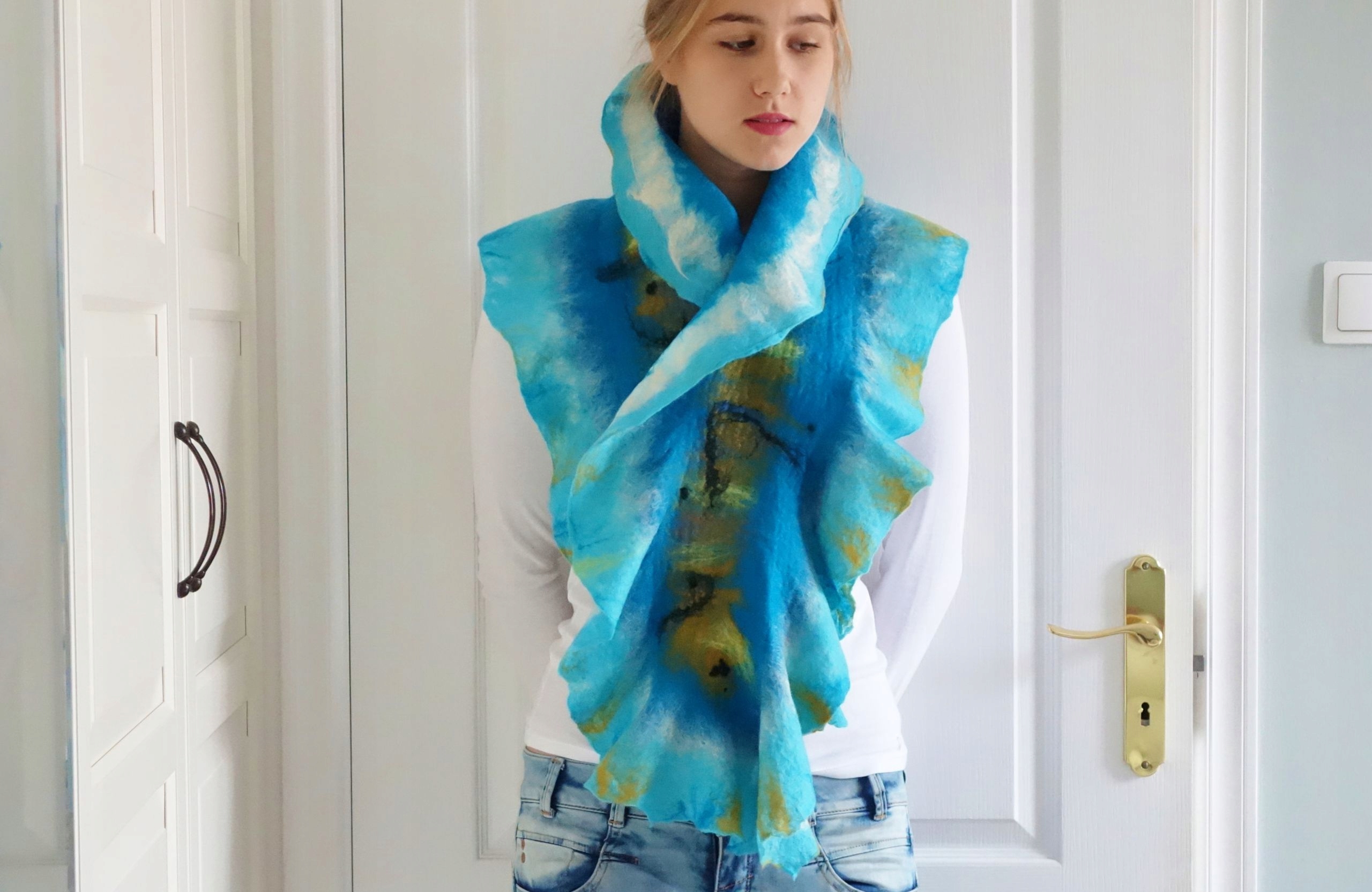 Modrá šála z merino vlny ručně vyrobená