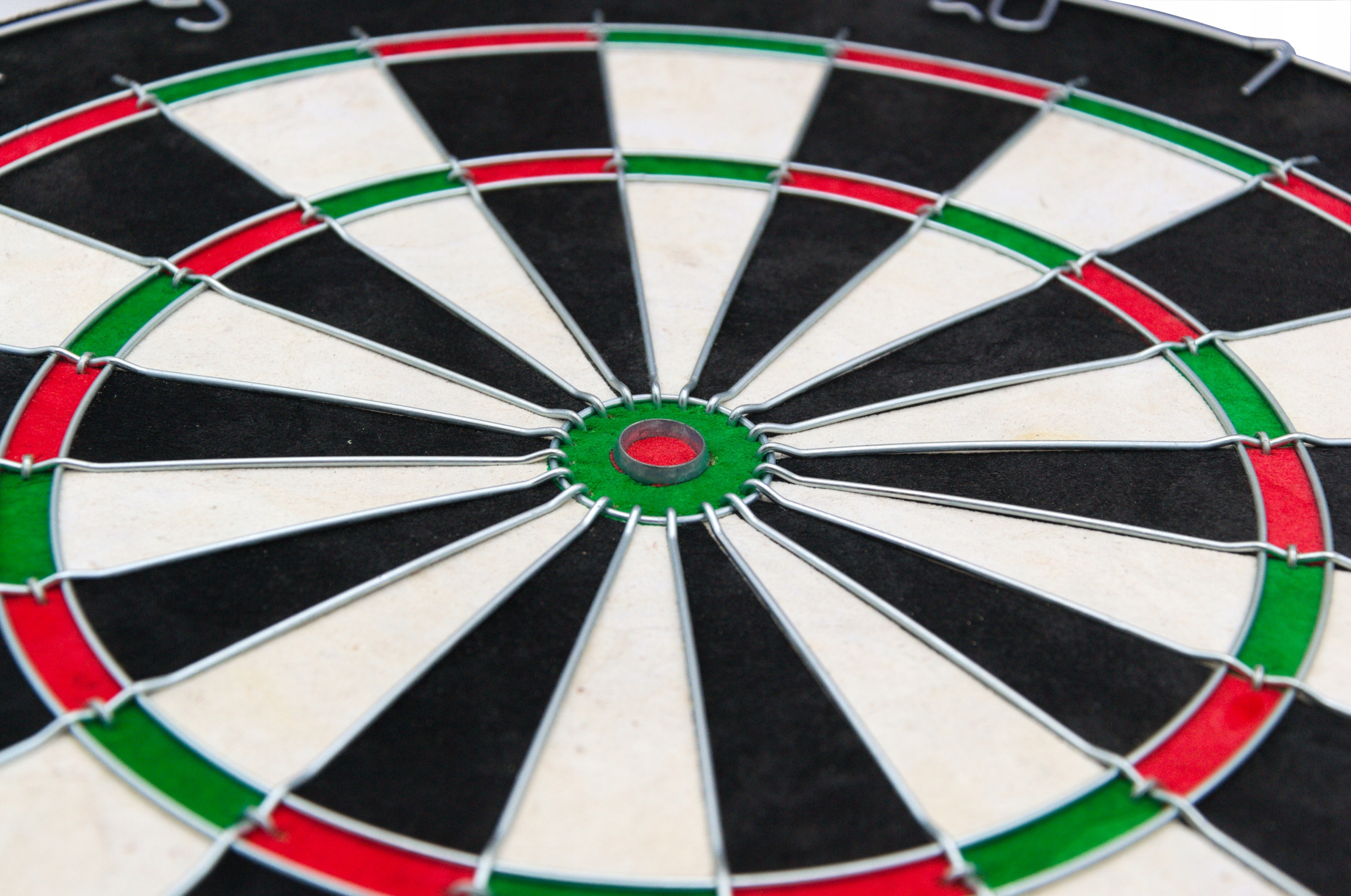 PROFESJONALNA TARCZA SIZALOWA DO GRY W RZUTKI DART TABLICA DO DARTA 45cm Marka Enero
