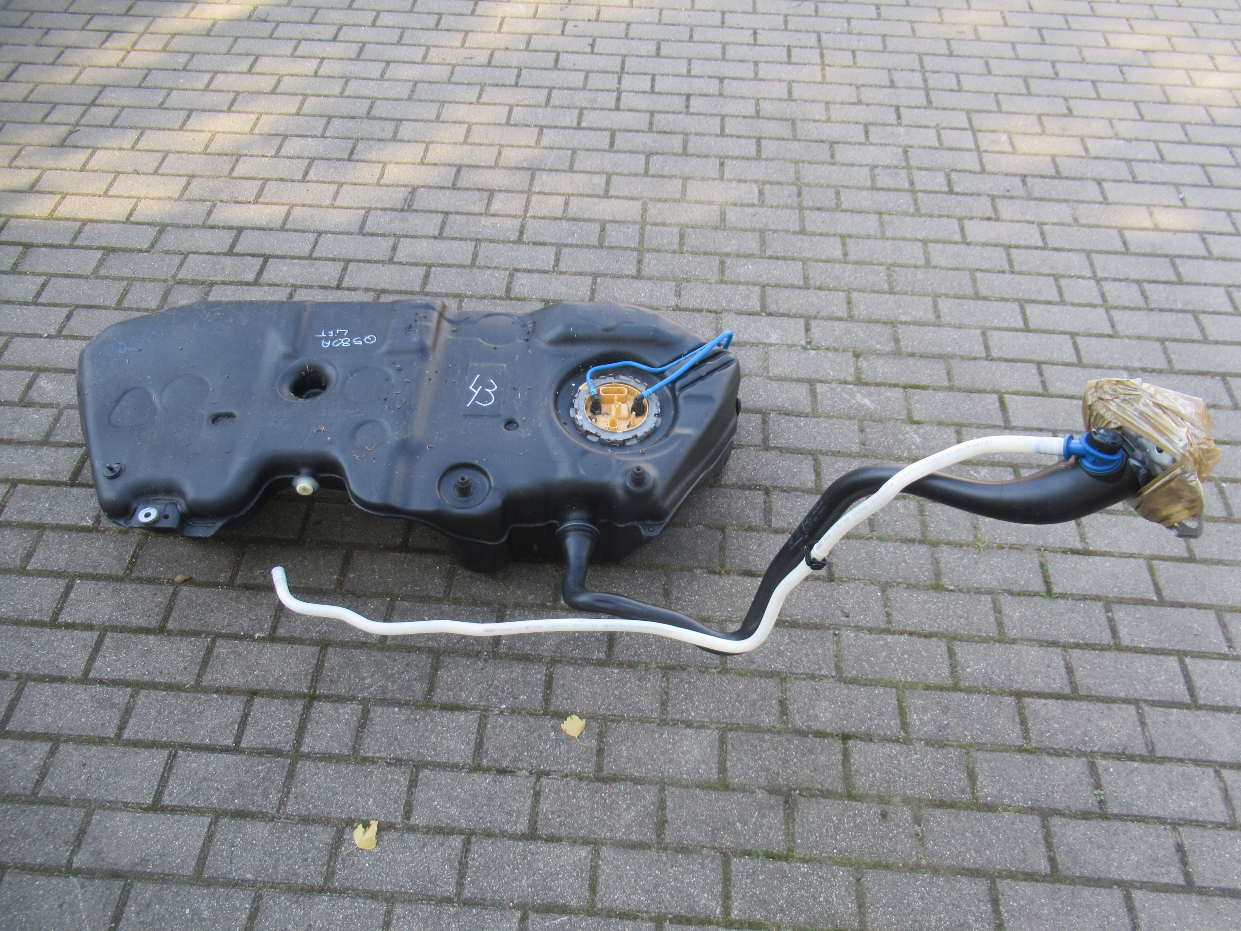 AUDI Q5 80A ZBIORNIK PALIWA