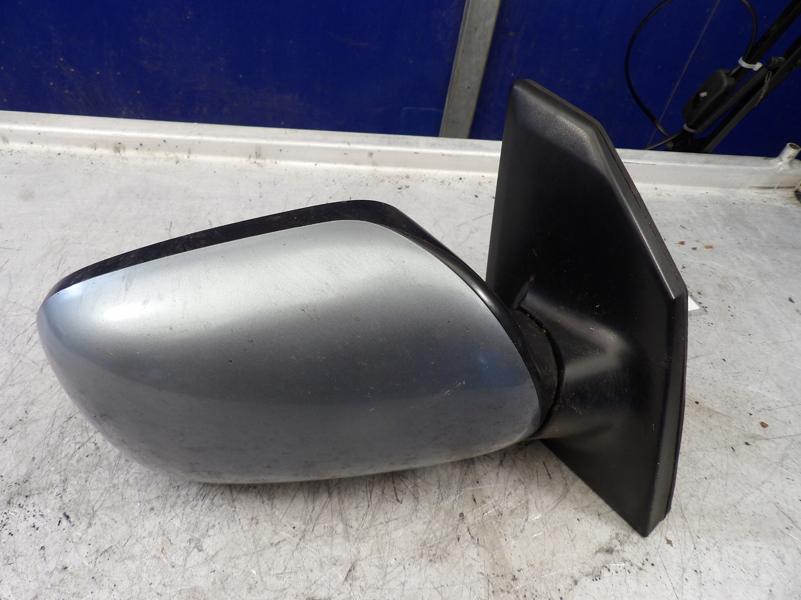 Toyota Corolla IX E12 mirror right 3 piny lak. 8Q3