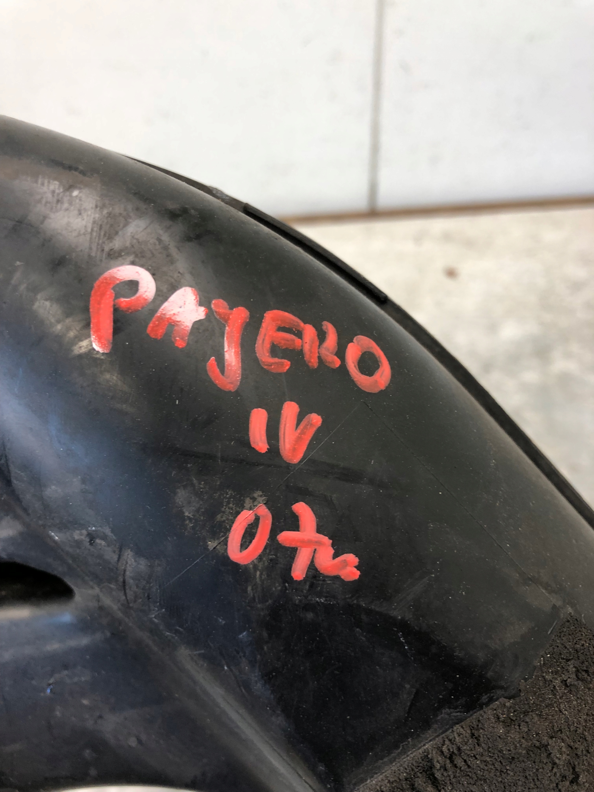 pipe air hose MITSUBISHI PAJERO IV MR404731