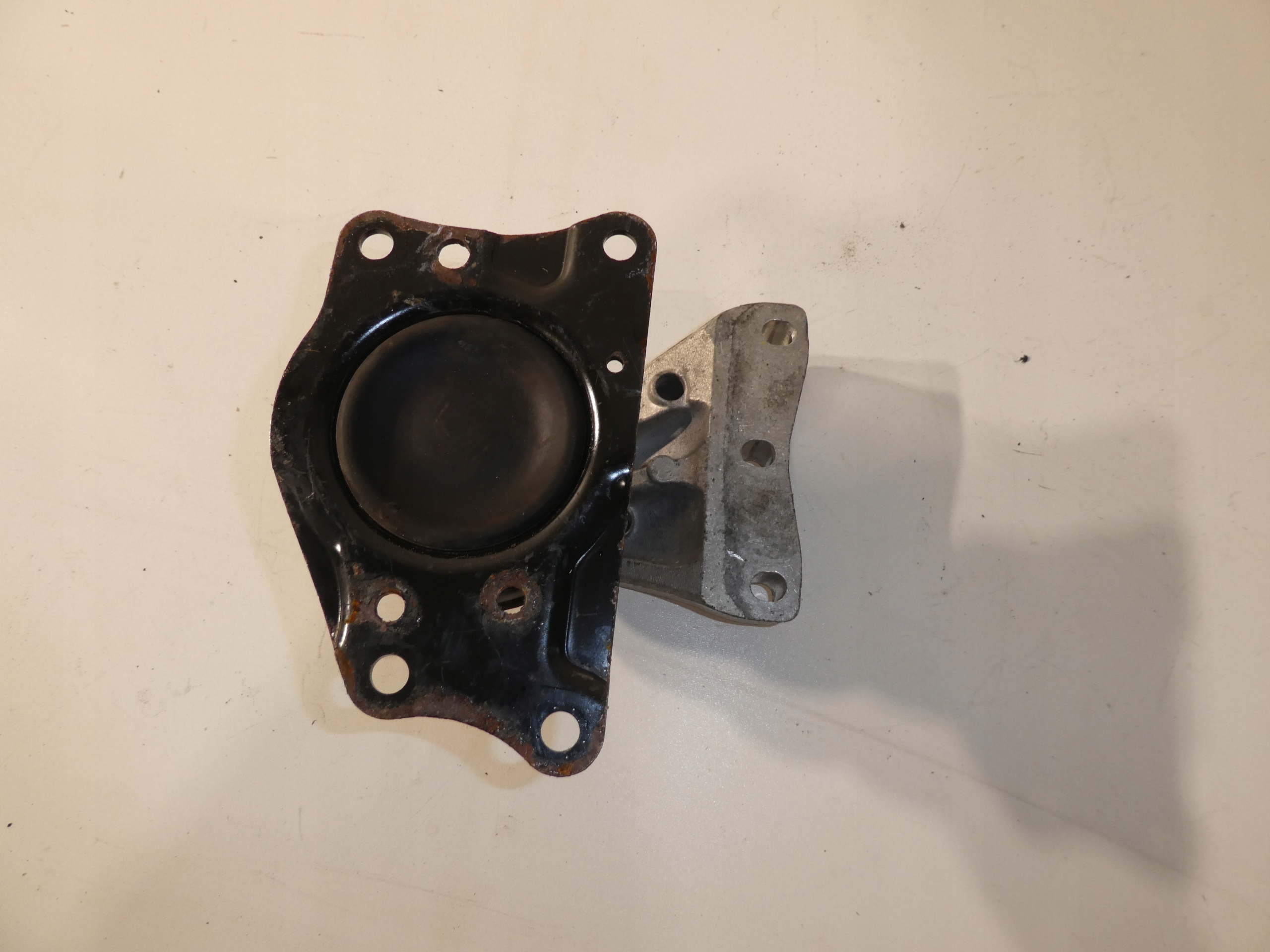 holder engine mount 6Q0199185N VW SEAT SKODA