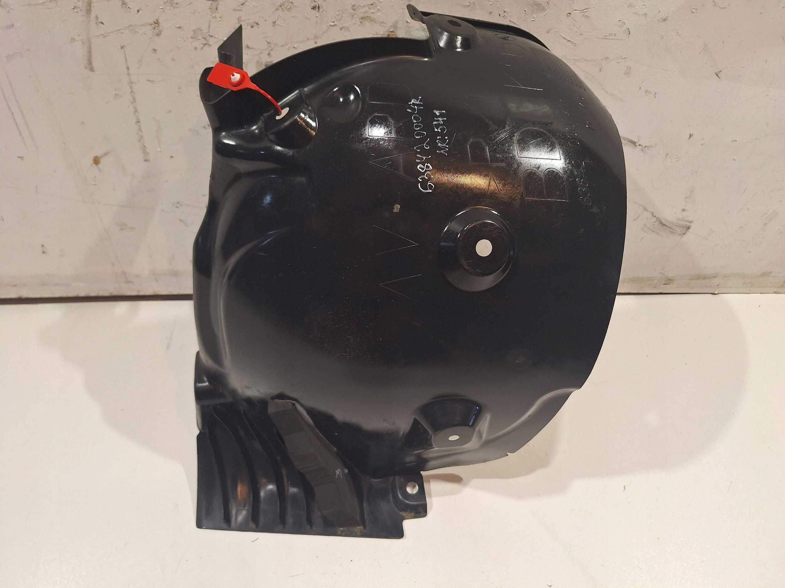 mudguard front right rear part 638420004R RENAULT MEGANE III 09