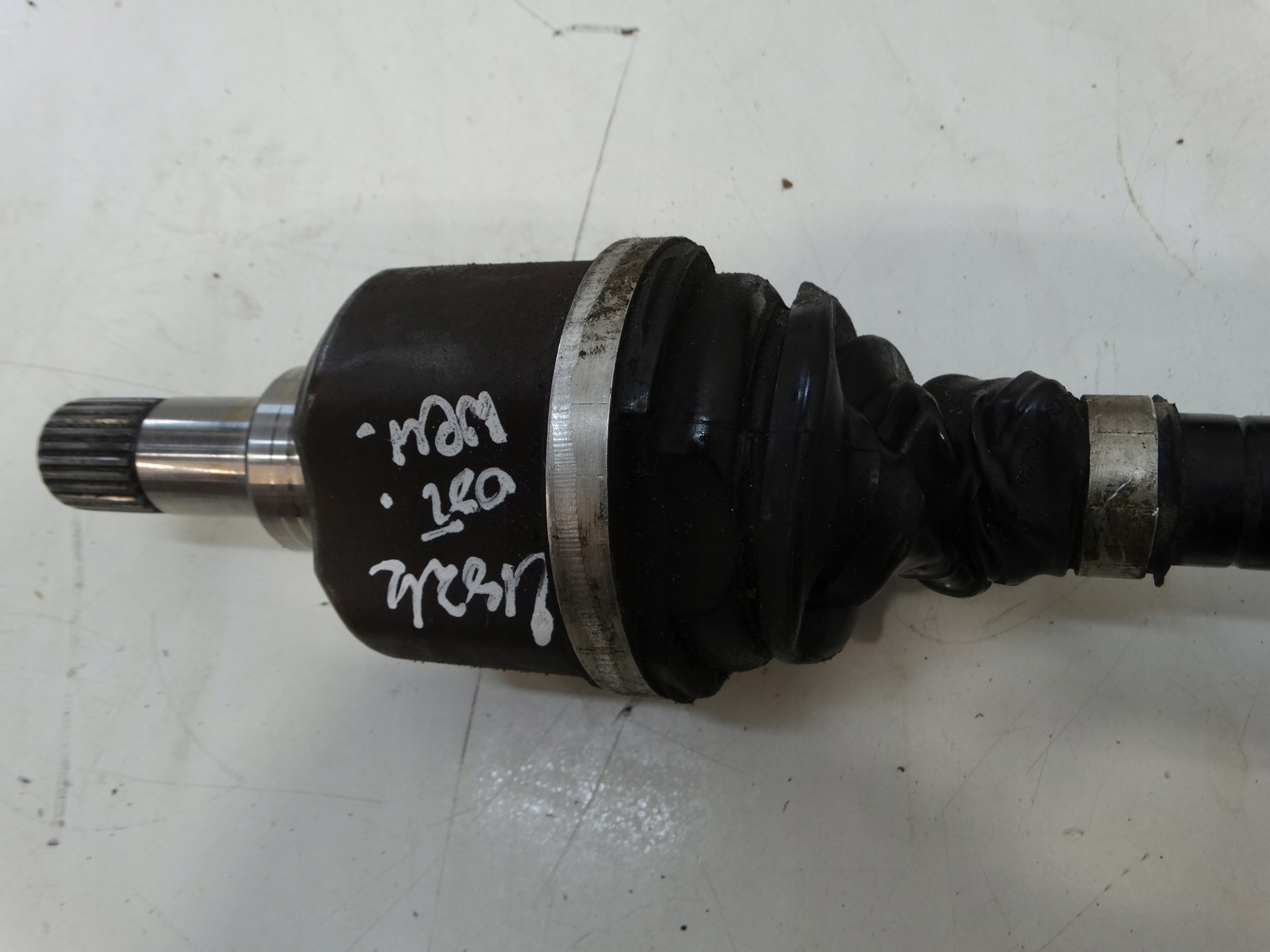 semi-axis front left short. CITROEN C4 CACTUS 1.6 BLUEHDI 9806459180