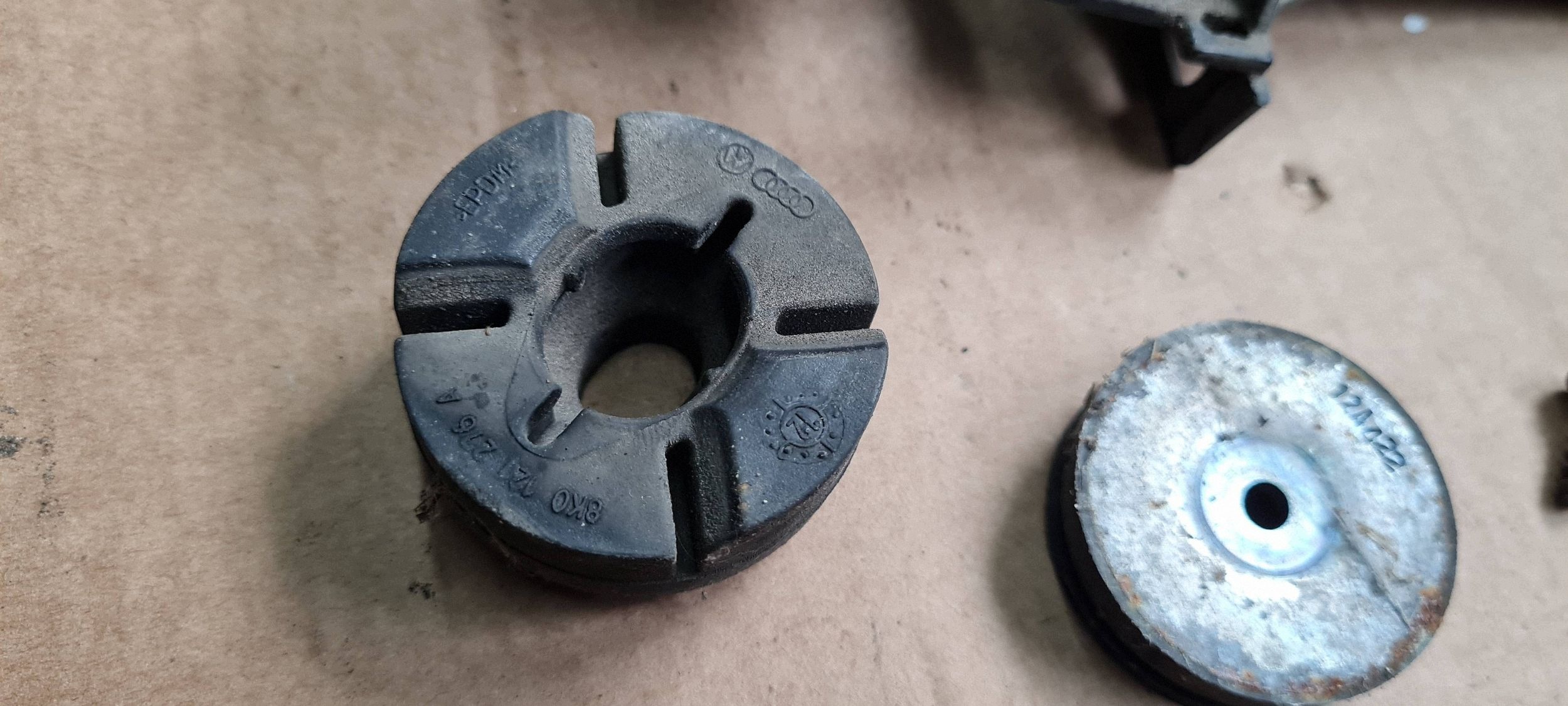 Q5 8R LIFT bracket holder hook radiator A5 A4 B8 8K0805201