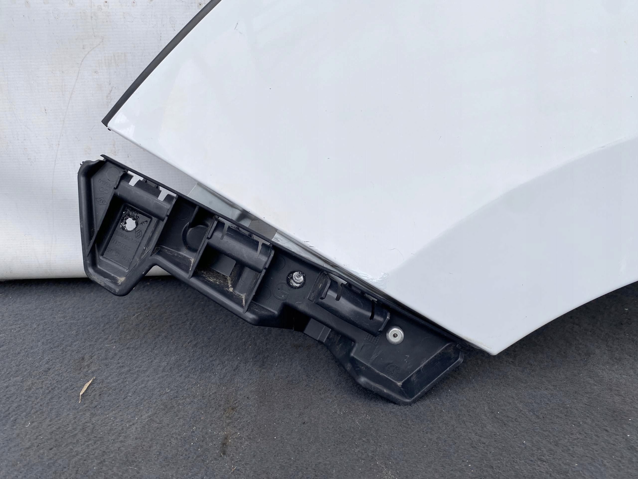 RENAULT MASTER 3 10- fender front left front BIALY 631010504R