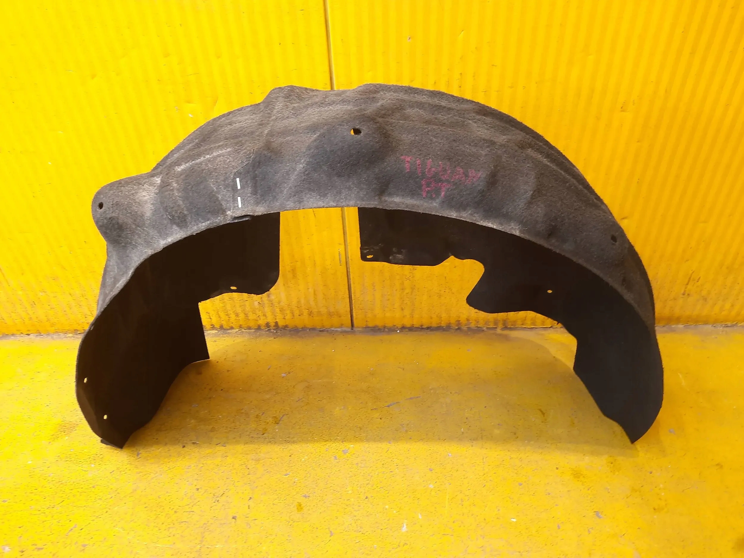 VW Tiguan IIna ПОДКРИЛЬНИК ЗАД. ЗАДНЕЕ PRAWEna810972c