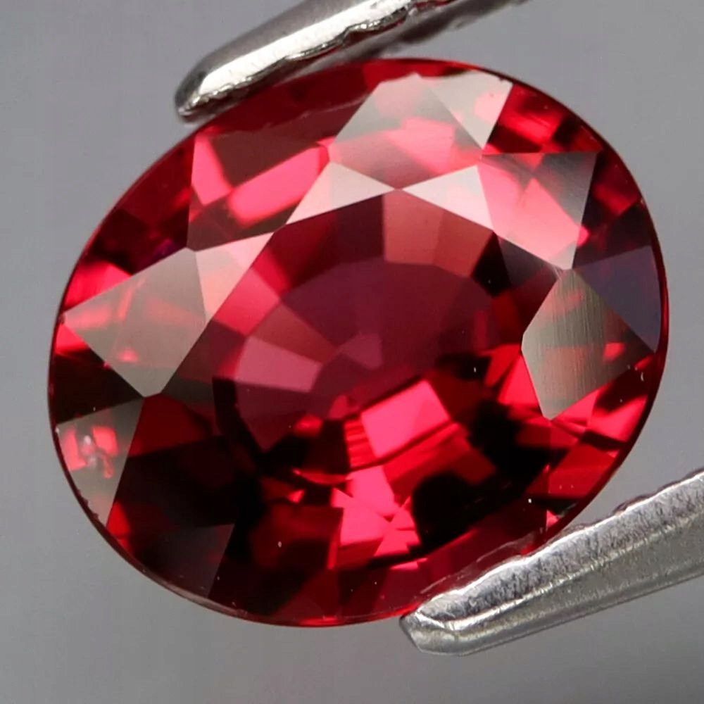 Přírodní Granátové jablko Rodolit 1.49ct Ovál Tanzanie eCertifikát Wbd