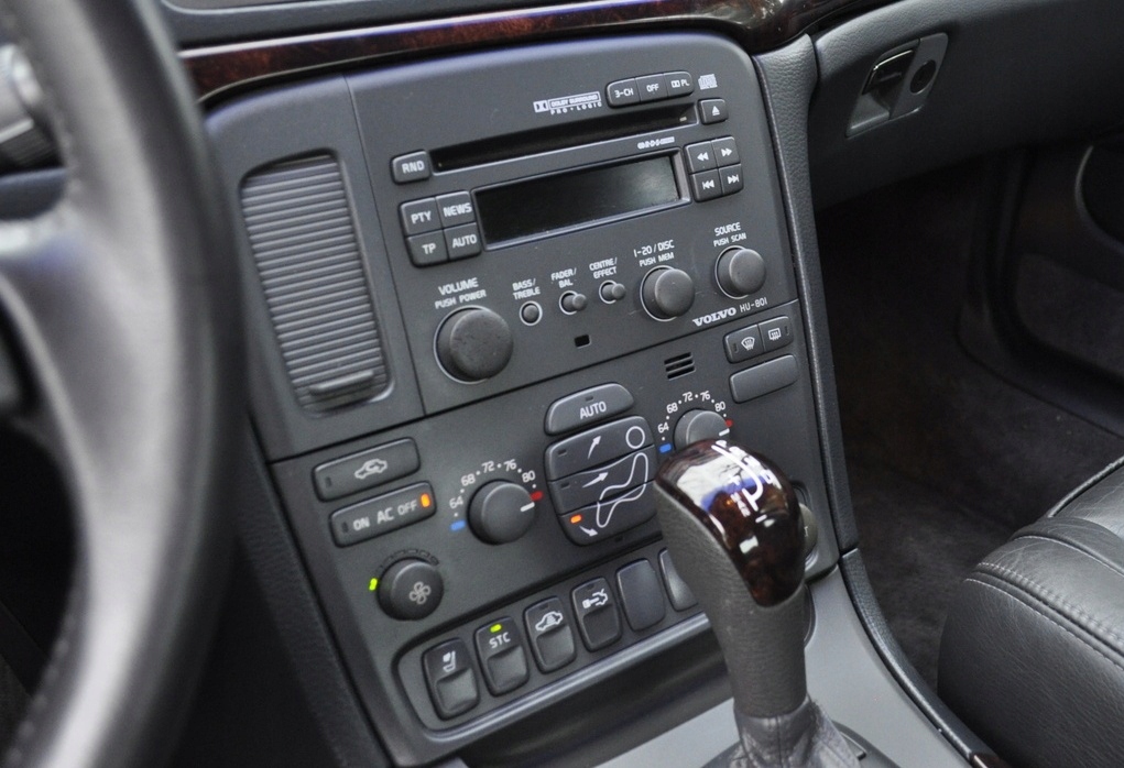 RAMKA RADIOWA VOLVO S80 2DIN SZARA ADAPTOR RADIO Model CT23VL04