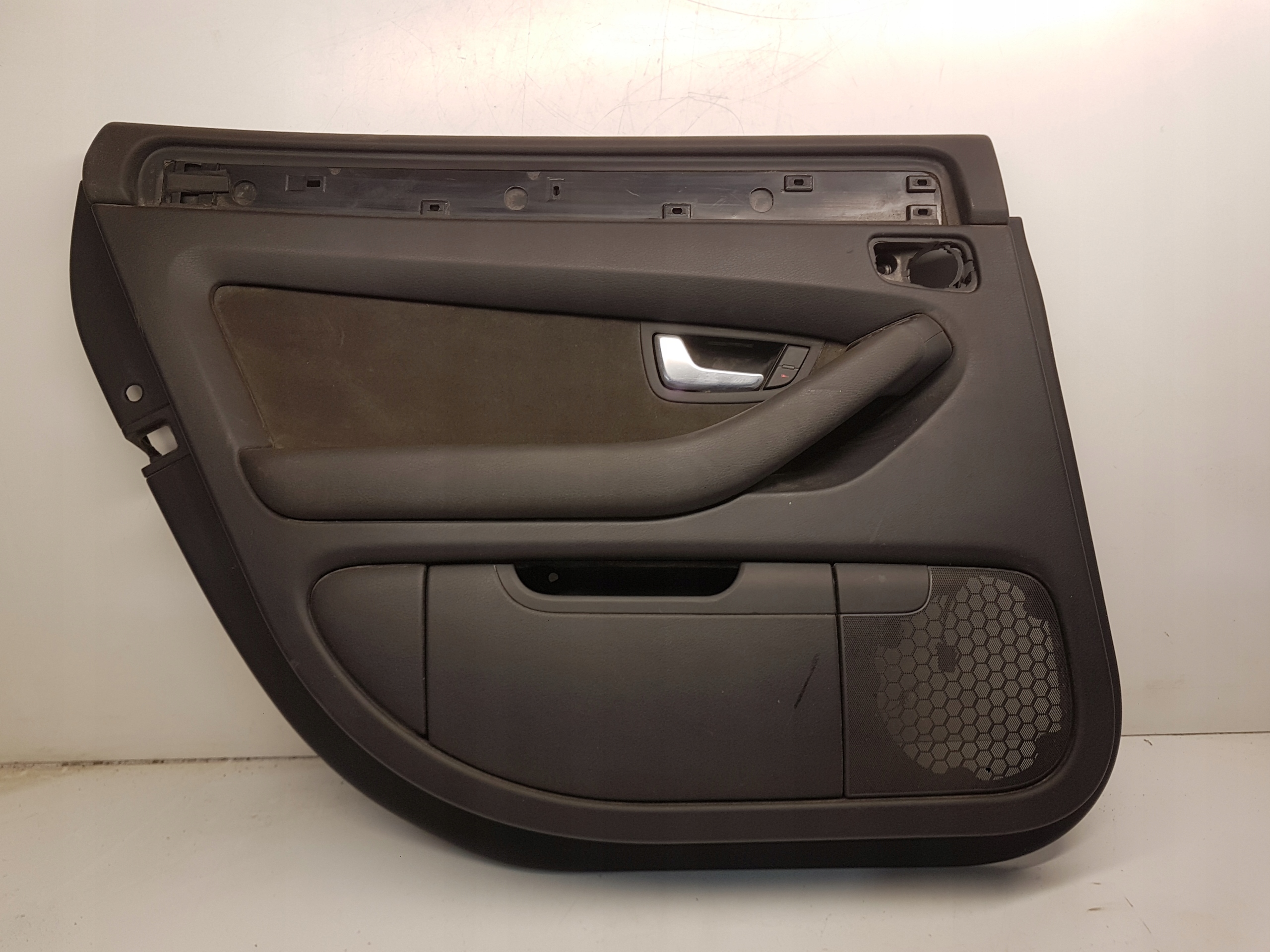 BOCZEK DRZWI LEWY TYŁ AUDI A8 D3 LIFT 4E0868065