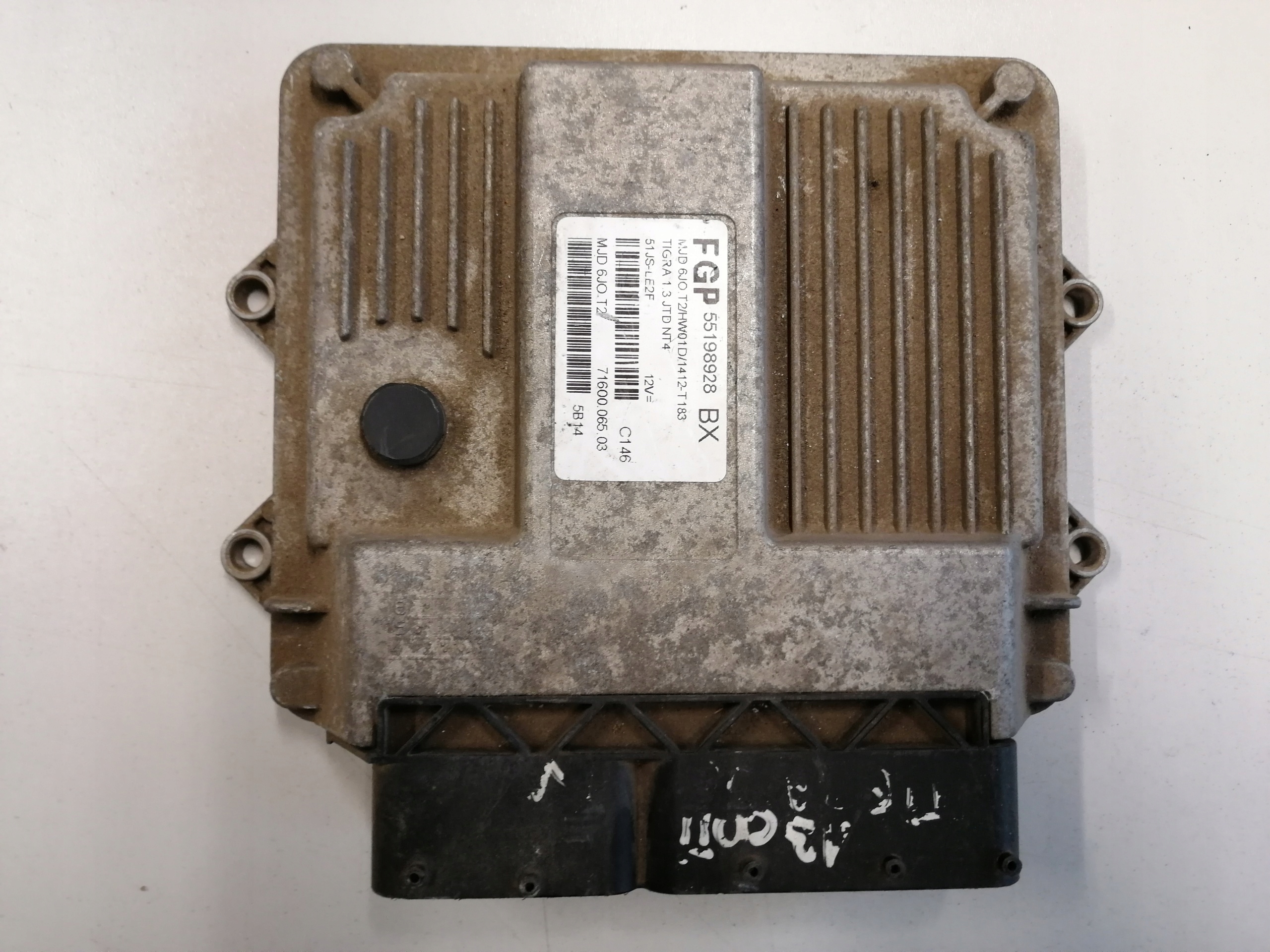 control unit computer of the engine OPEL TIGRA B 55198928