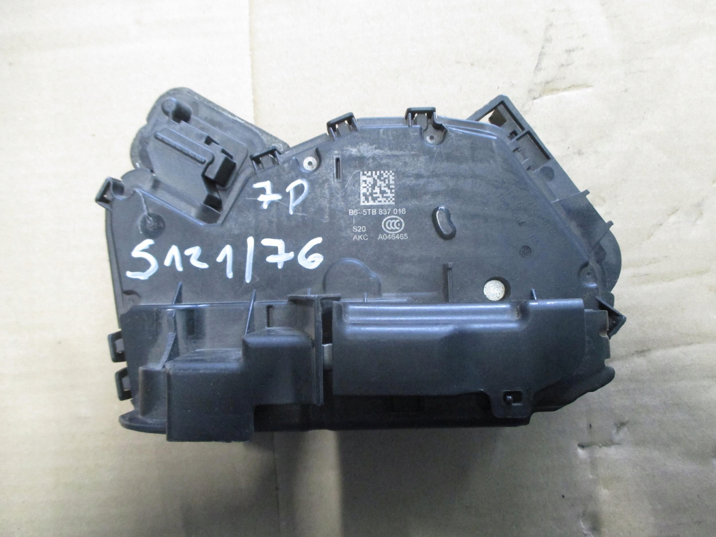 VW SKODA AUDI ZAMEK DRZWI PRAWY B6 5TB837016