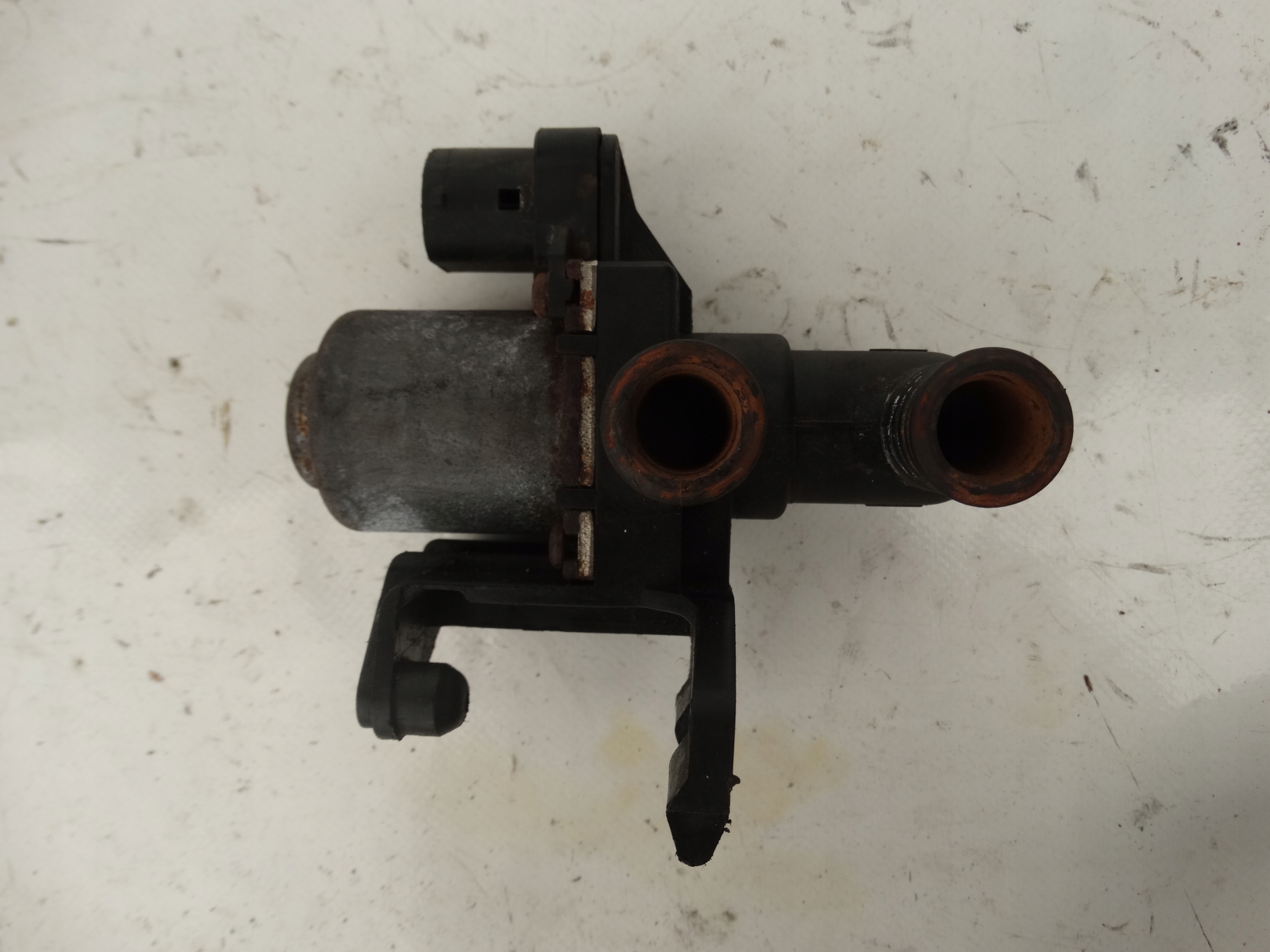 Электромагнитный клапан обогревателя E36 Z3 8375443