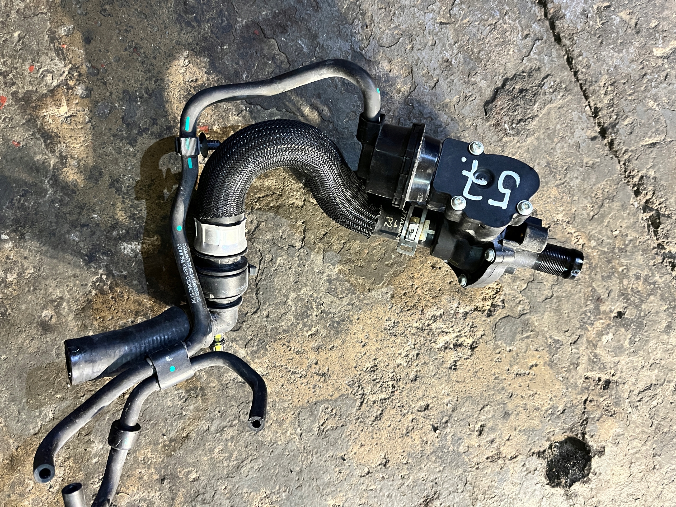 57 RENAULT ZAWÓR POMPKA WODY 922309109R Producent części Renault OE