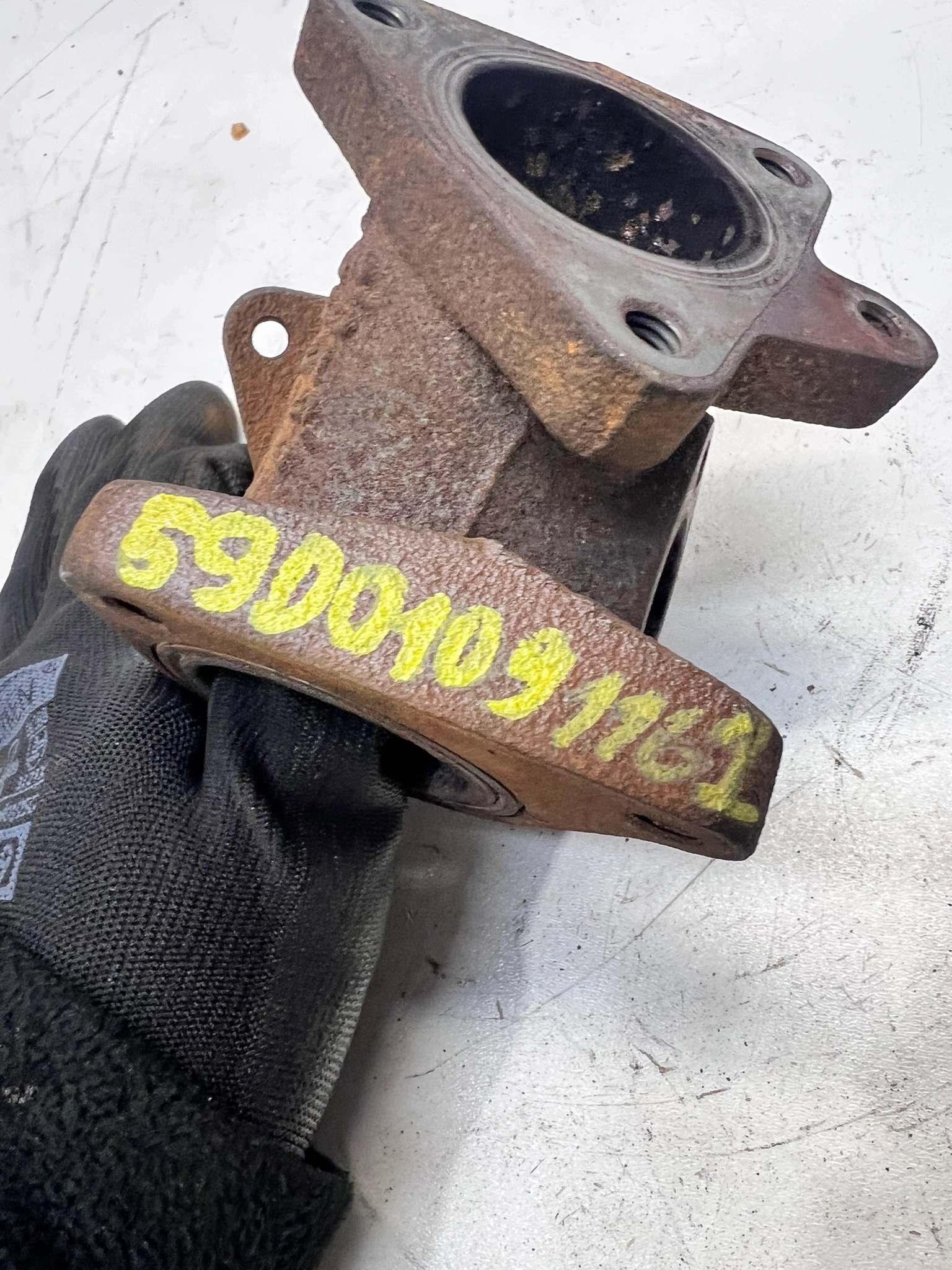 spona ispušne grane AUDI A6 C6 3.0 59001091162