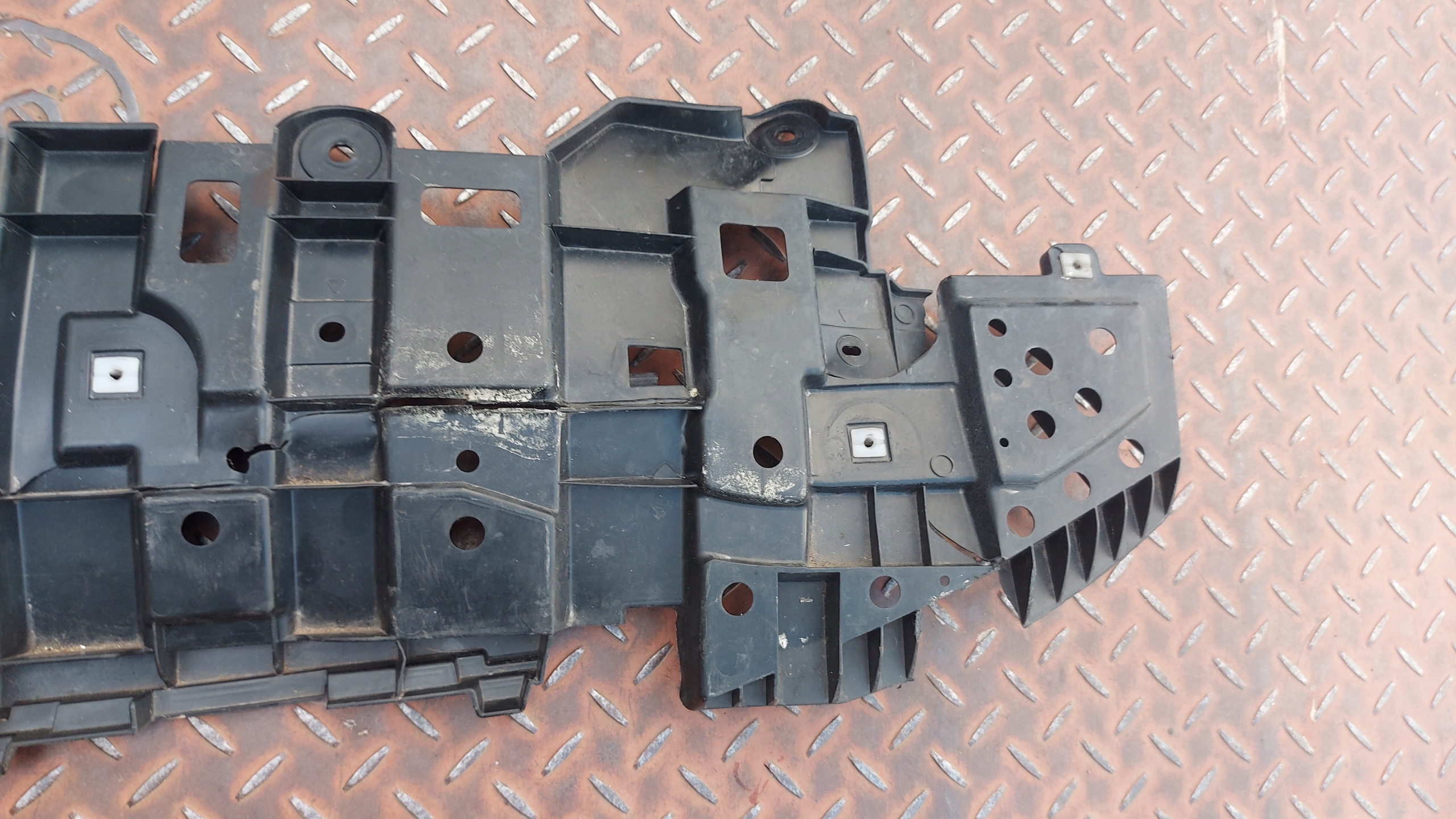 ABSORBER cover below bumper TOYOTA YARIS IV 20