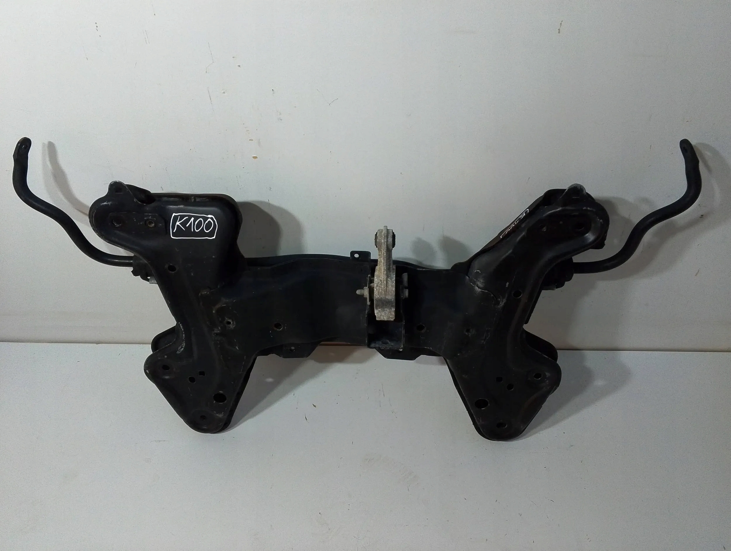axle beam front Peugeot 208 and Citroen C3 (K100)