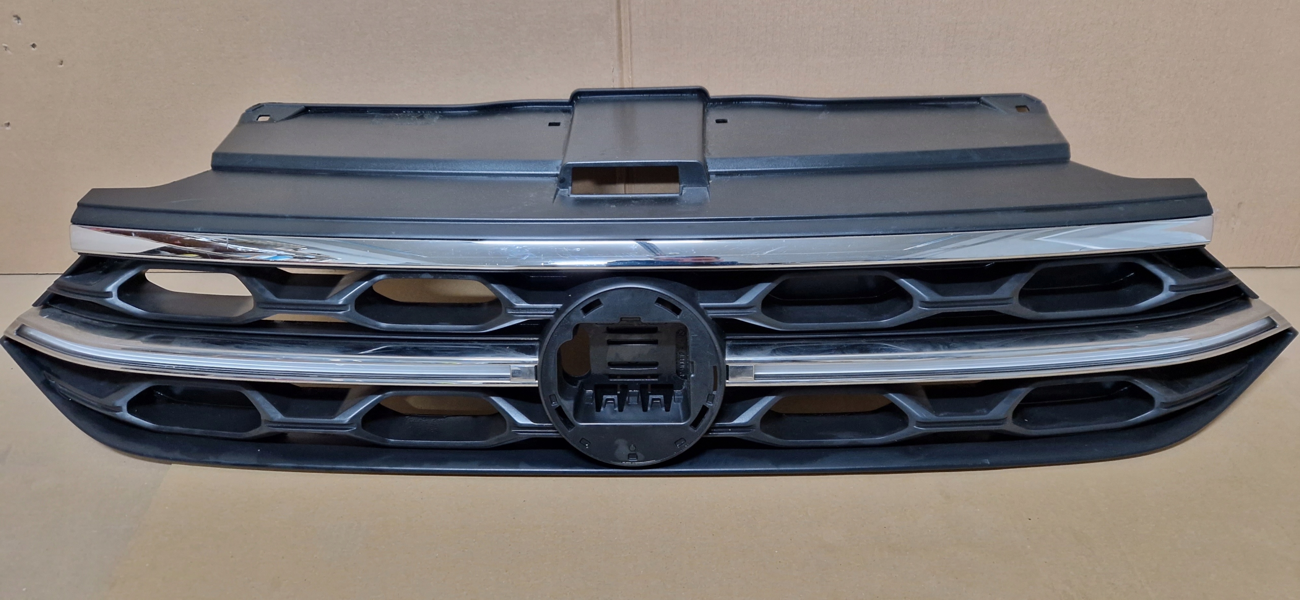 GRILL ATRAPA VW TROC LED 20172023 2GA853653H 2ga853653h za 900 zł z
