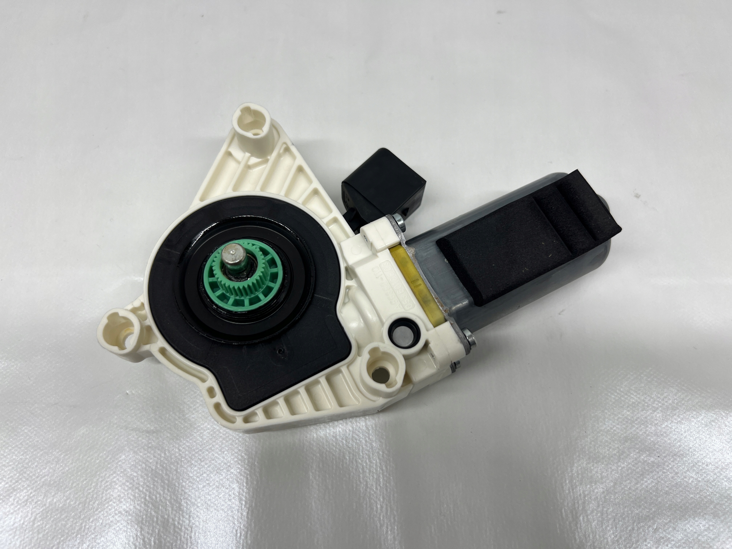 Mercedes-Benz CLA 180D X117 mini motor windows right front A61041-113