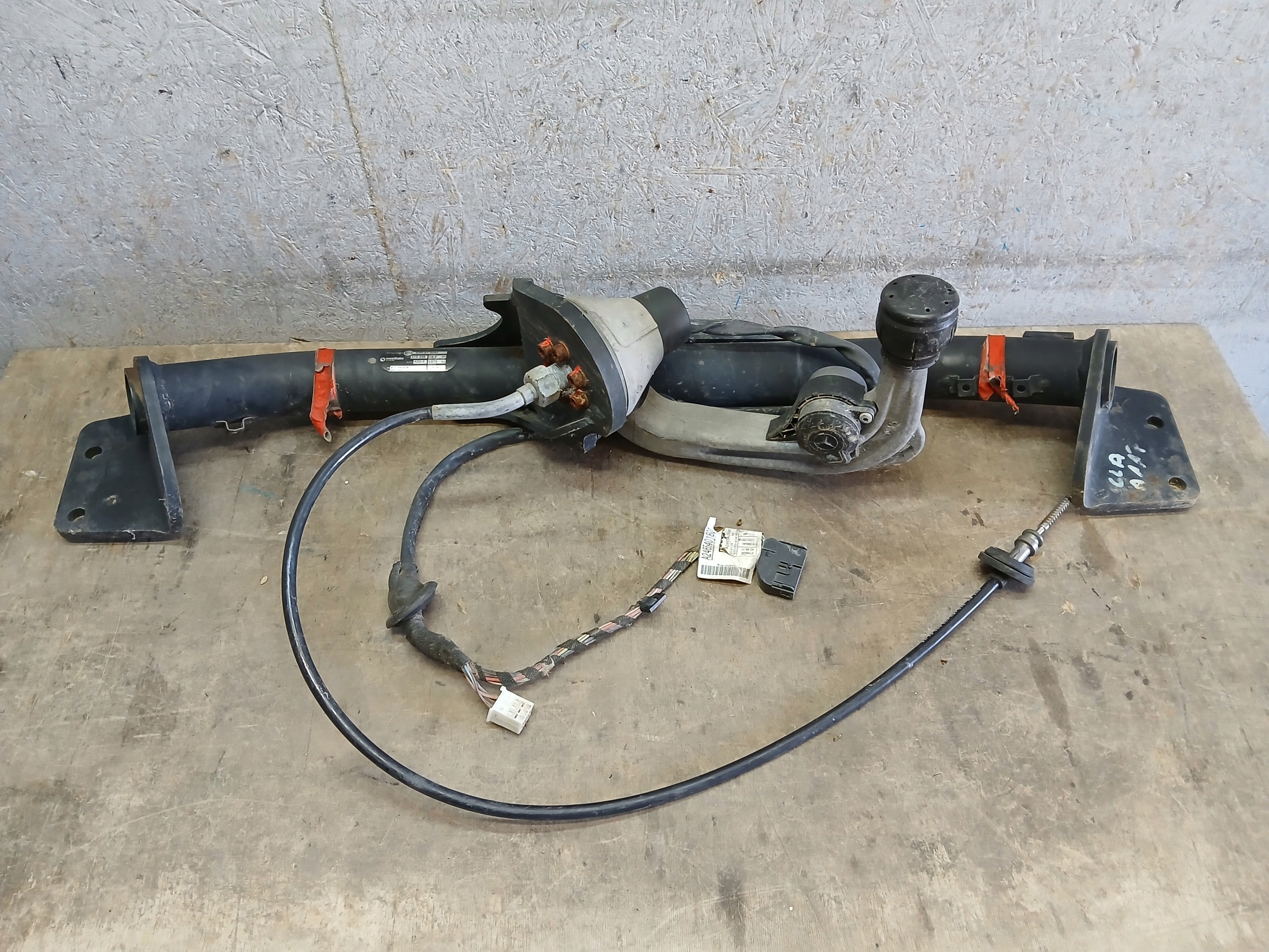 tow MERCEDES CLA W117 A117 A1173100400