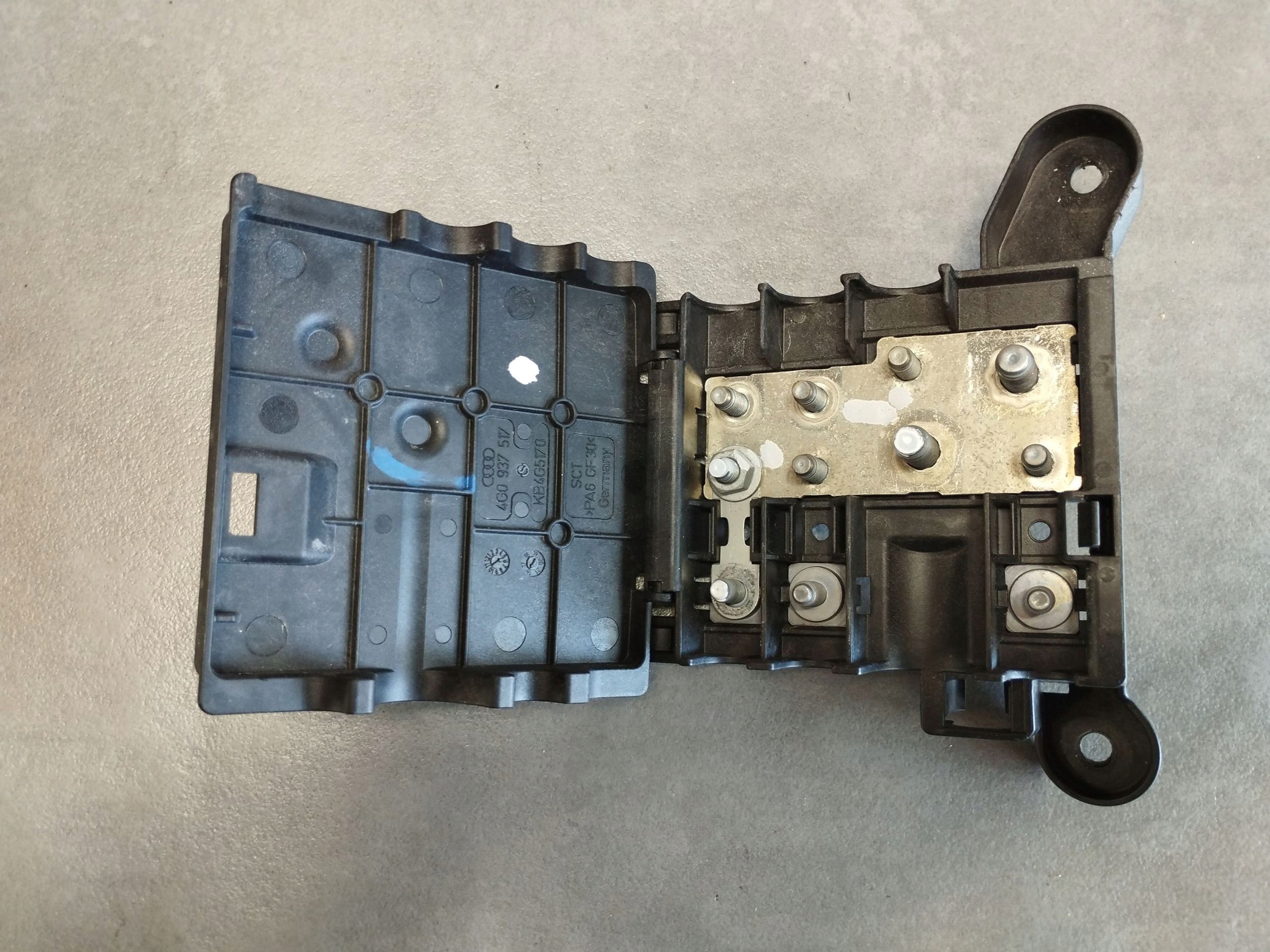 Audi A7 4G 2016 Kasten der Sicherungen 4G0937517