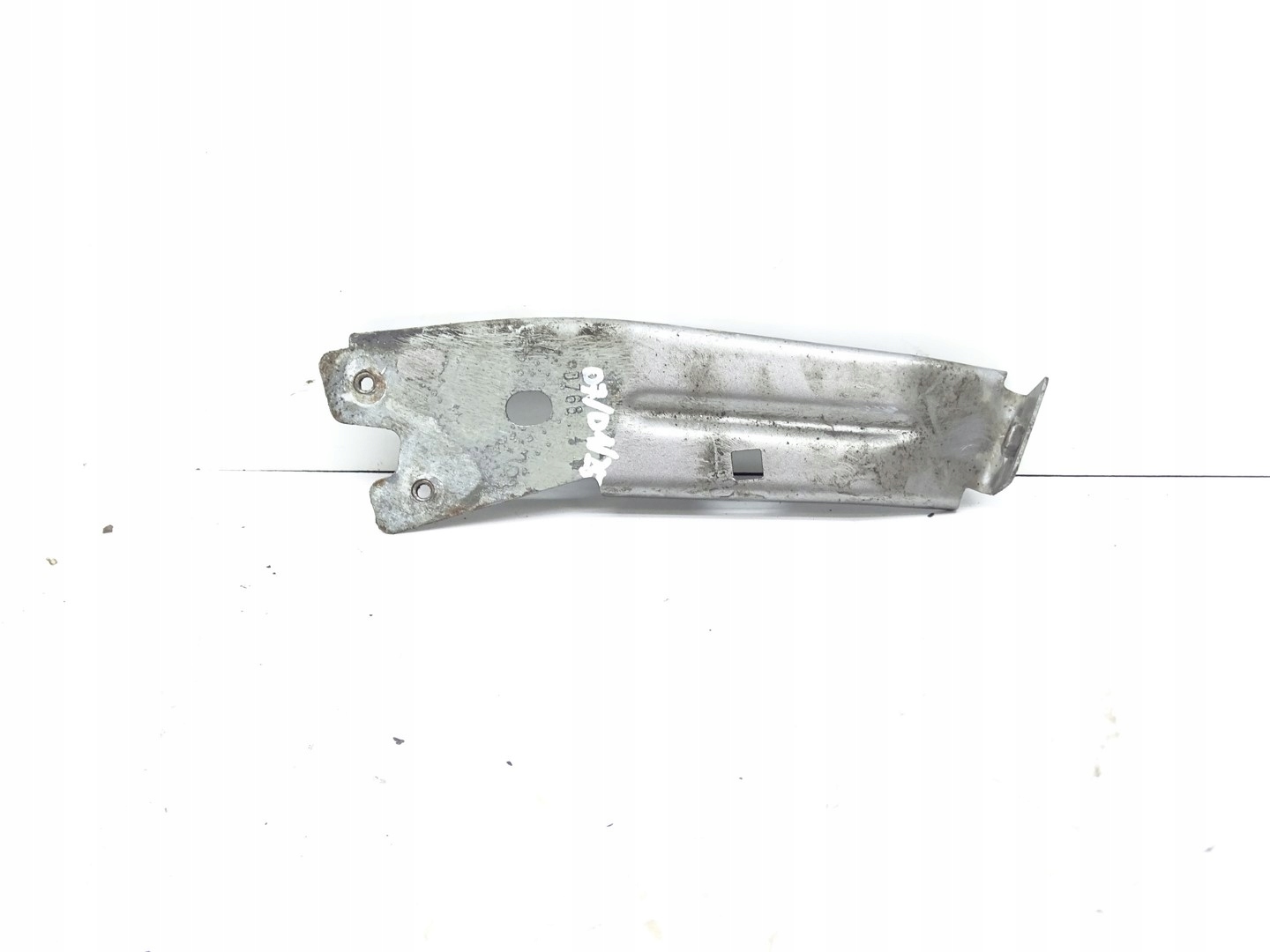 bracket of a fender left front front MASERATI GHIBLI III M157 D768