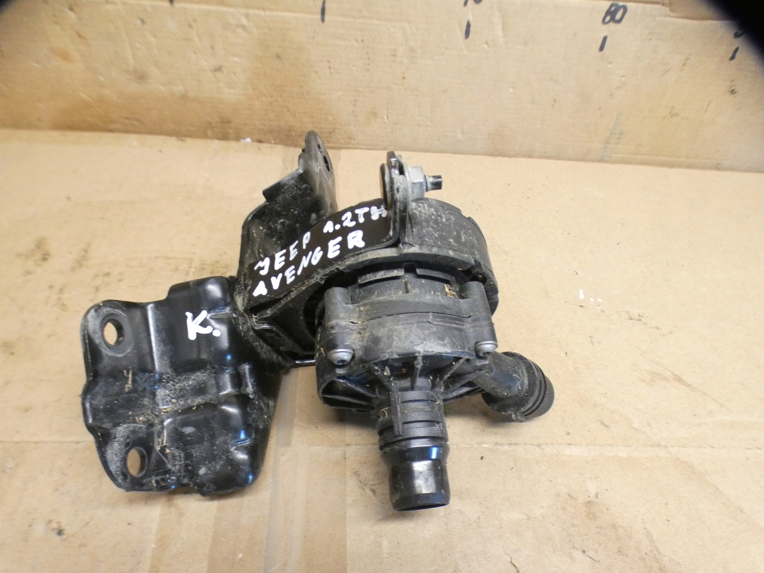 pumpa cirkulacije vode PEUGEOT 2008 II 1.2 THP 9833196380