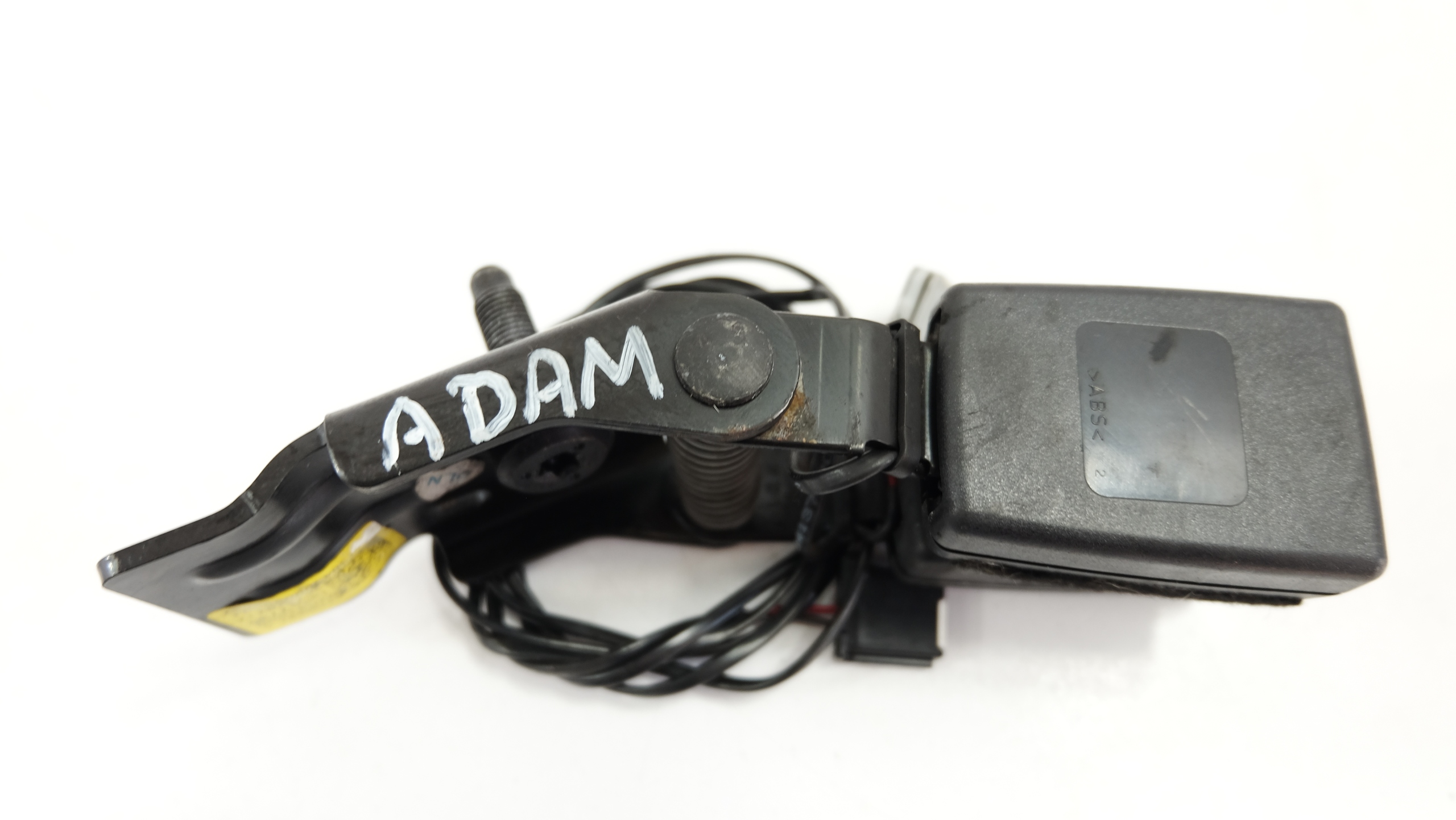 opel ADAM ремень безопасности зад 13357735