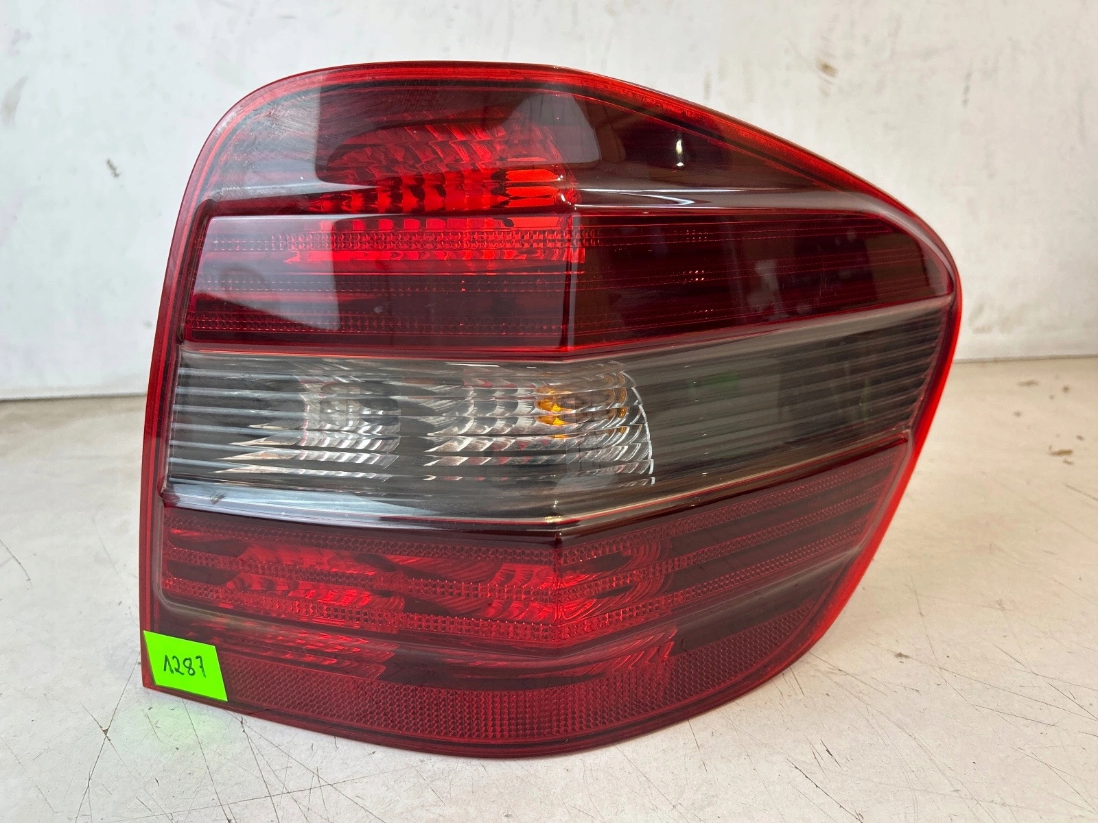 light rear part rear right Mercedes ML w164 ciemna dymiona
