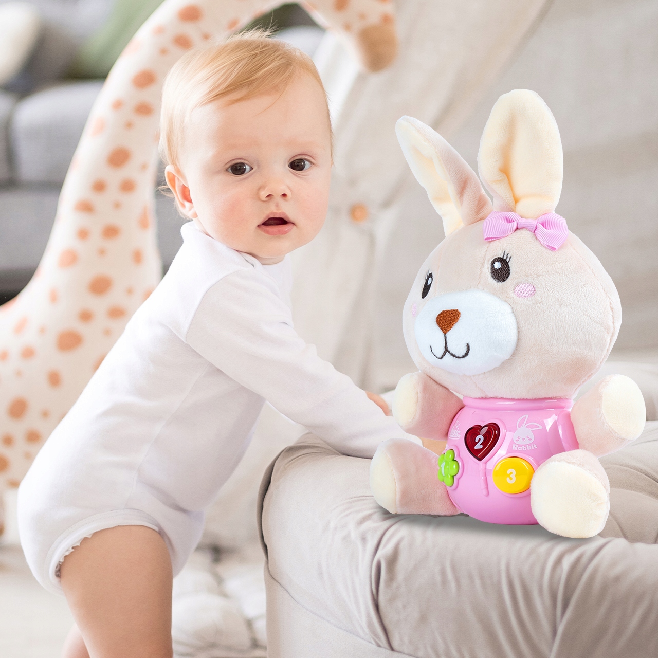 ZAJĄCZEK KRÓLICZEK PLUSZOWY INTERAKTYWNY na baterie dla dzieci PLUSZAK Materiał plastik